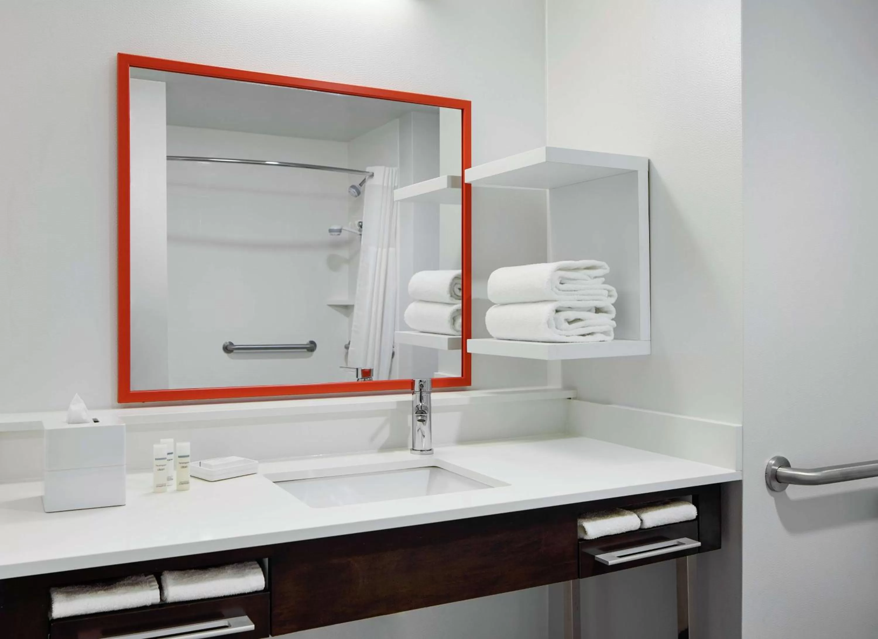 Bathroom in Hampton Inn & Suites Chicago/Waukegan