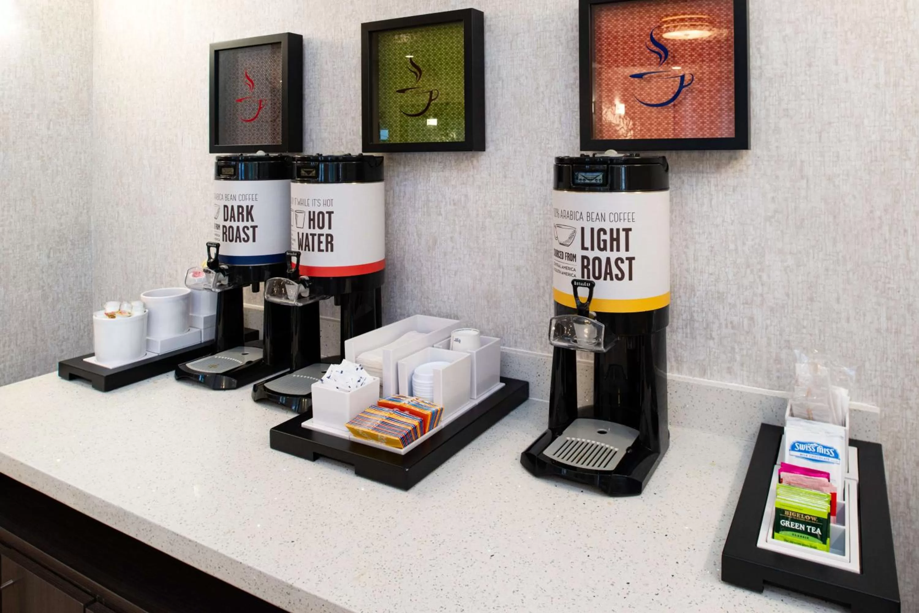 Property building in Hampton Inn Kansas City Northeast