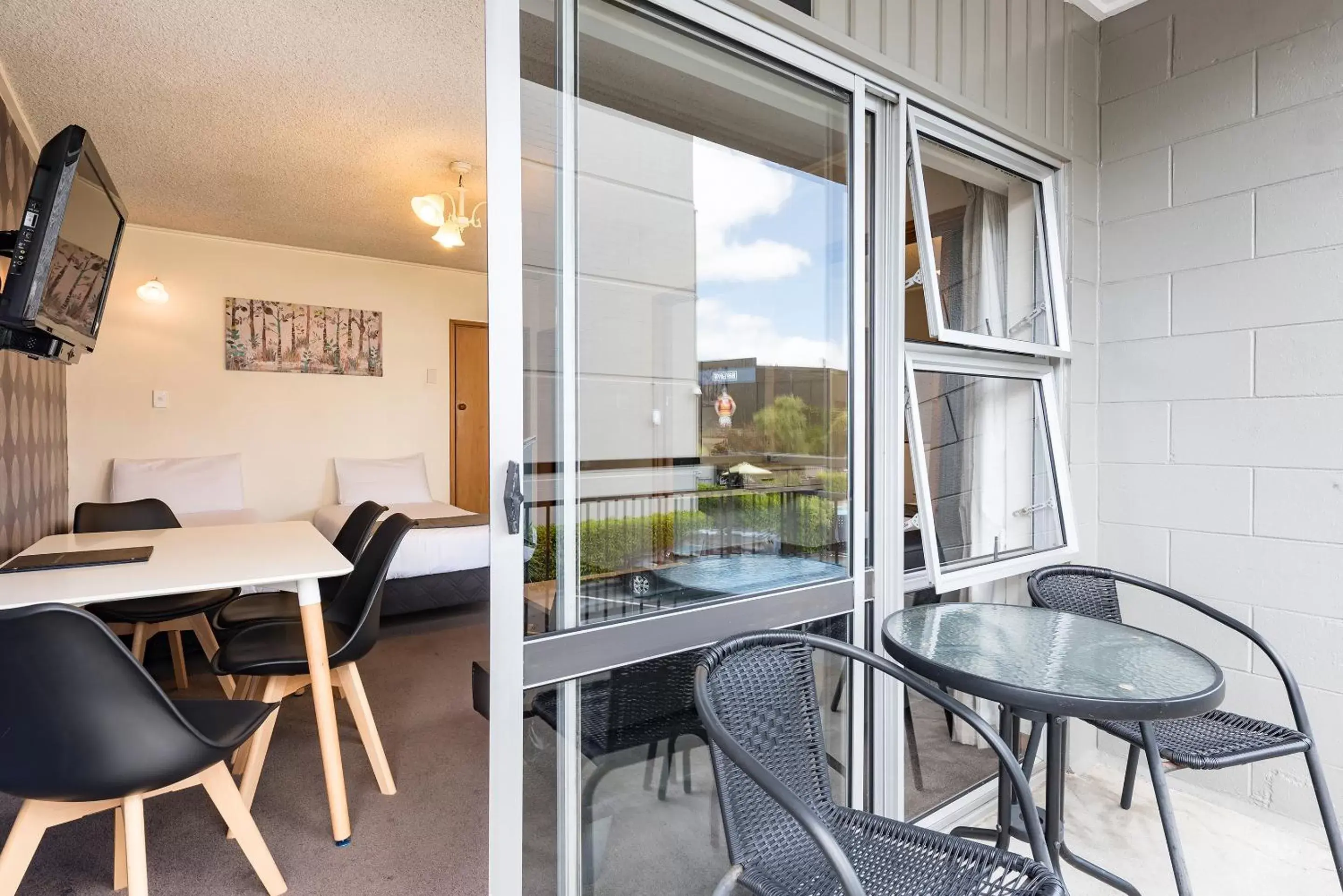 Standard Apartment in Heartland Ambassador Hotel Hamilton Standard Apartment in Heartland Ambassador Hotel Hamilton