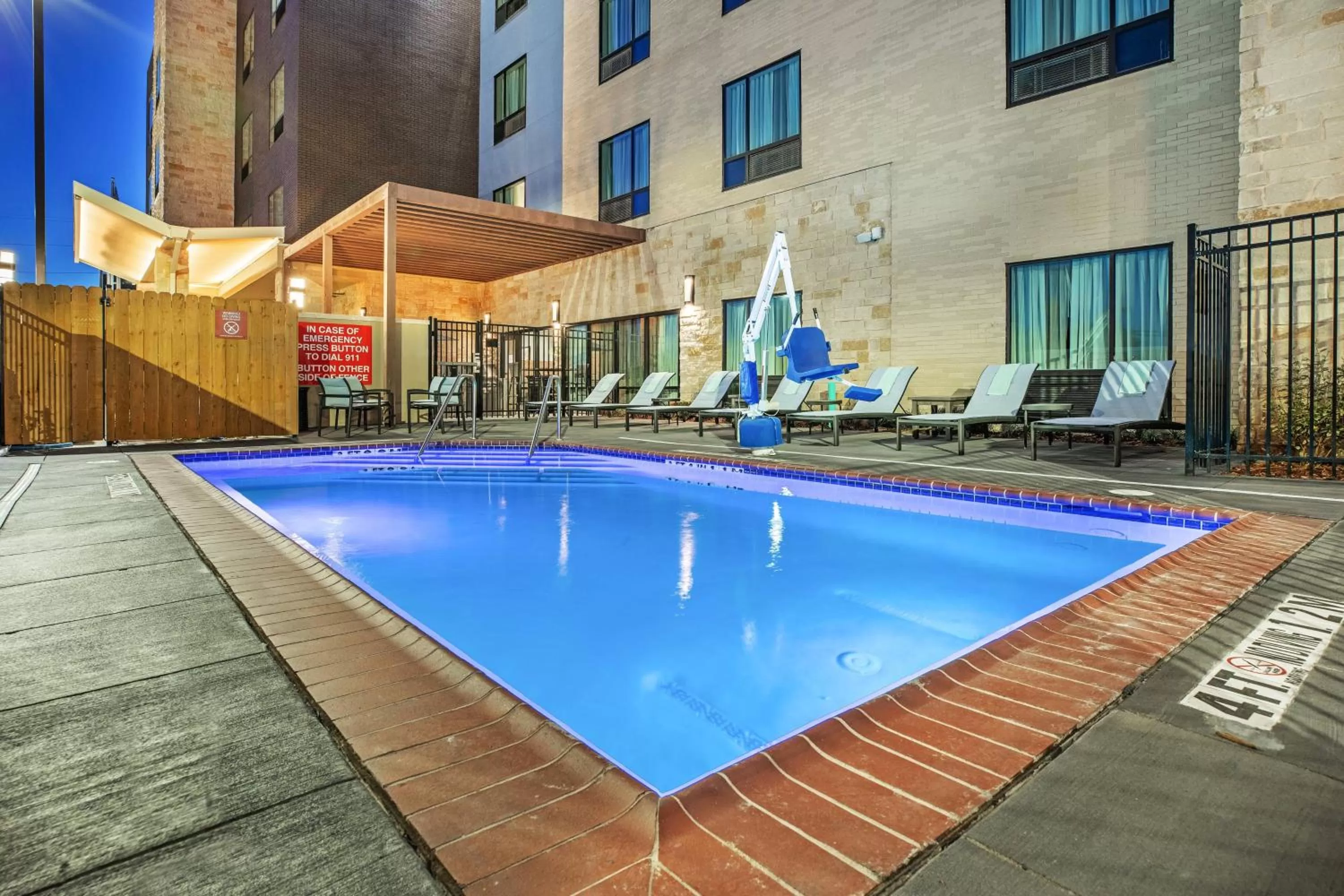 Swimming pool in TownePlace Suites Dallas Plano/Richardson