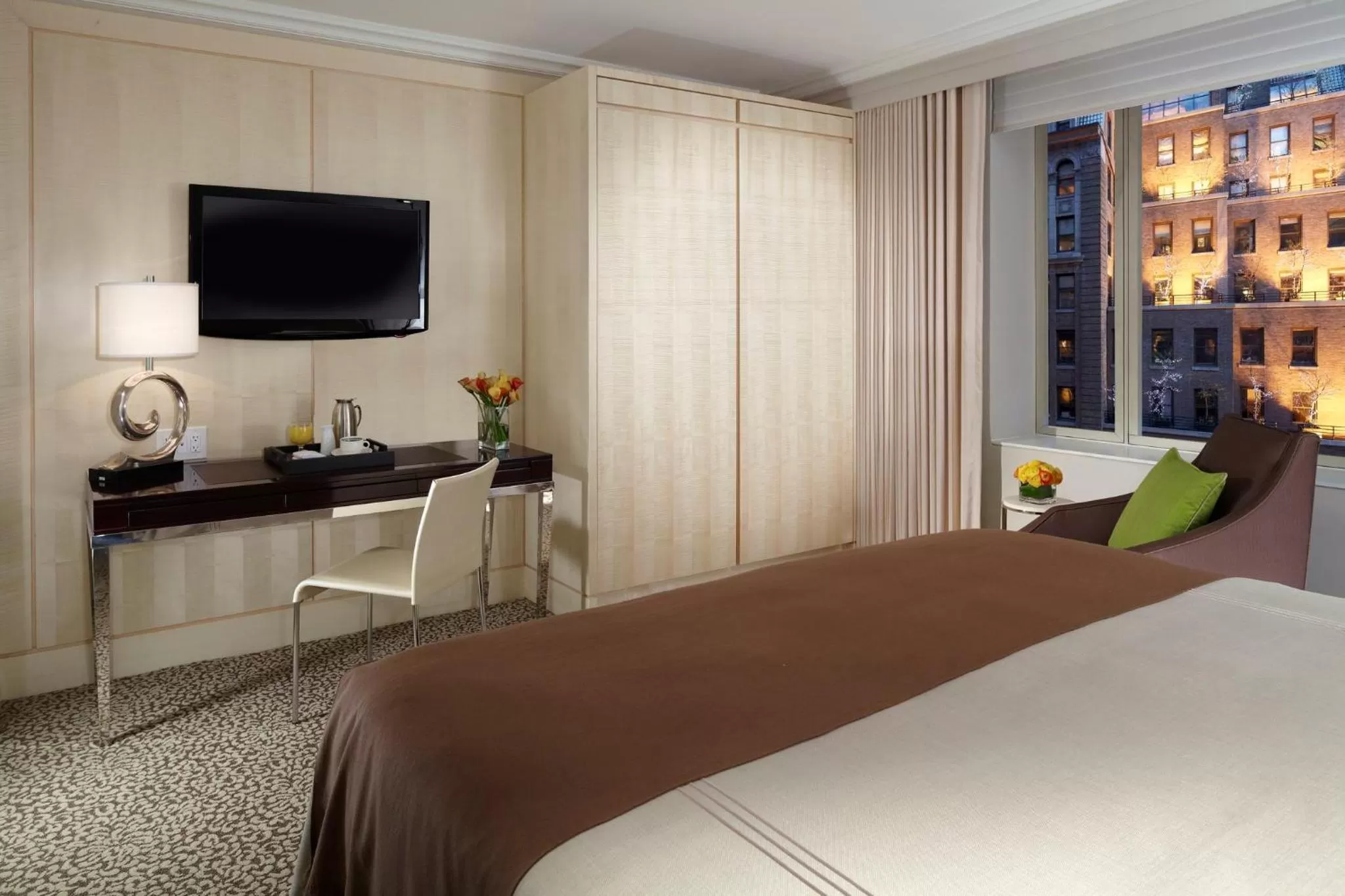 Bedroom, Bed in Omni Berkshire Place