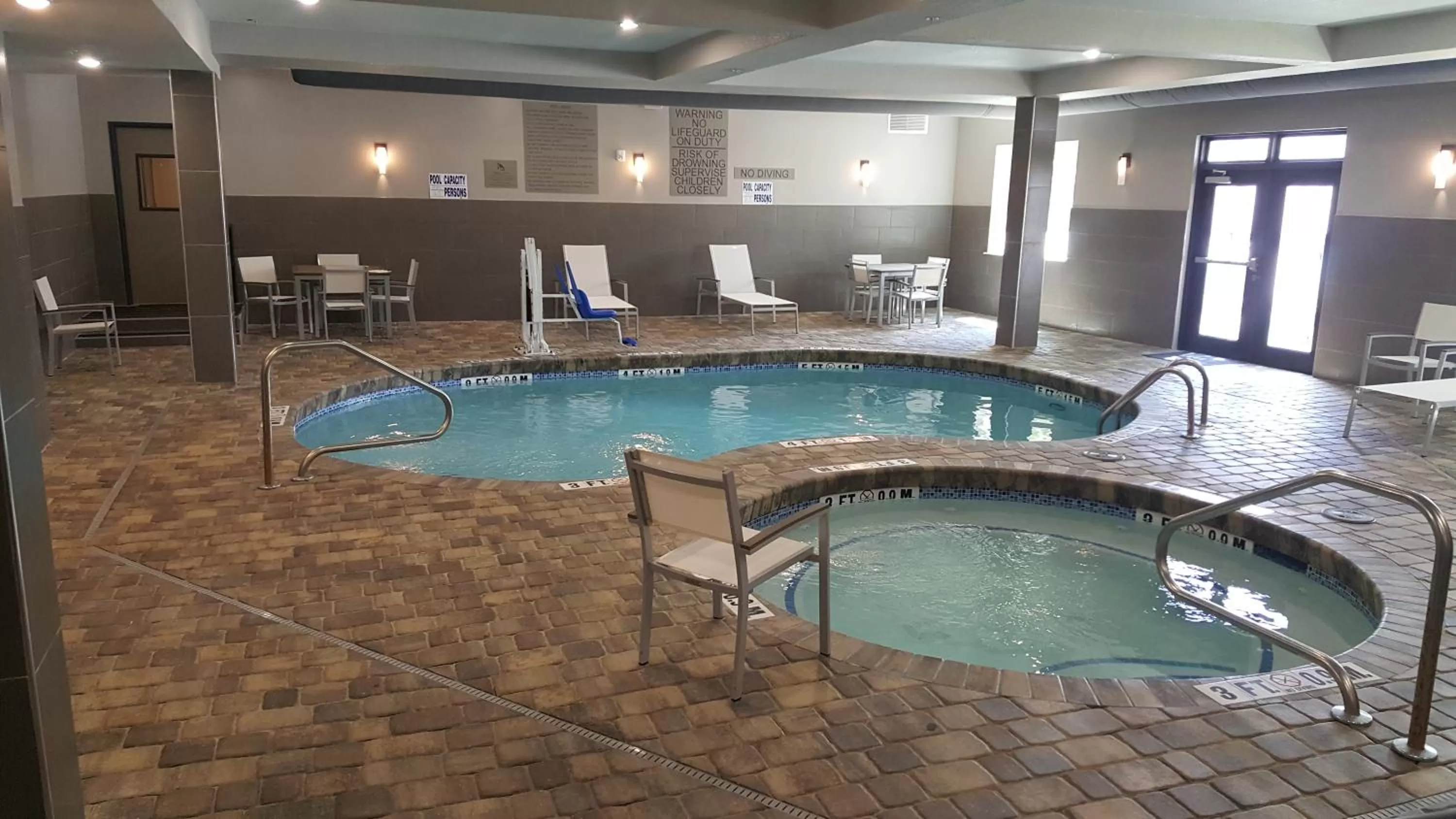 Pool view in Country Inn & Suites by Radisson, Savannah Midtown, GA