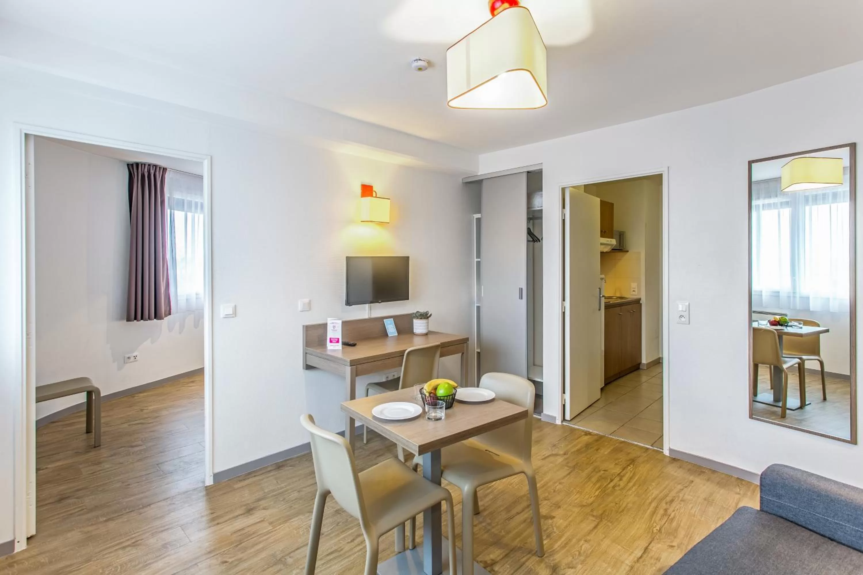 TV and multimedia in Appart'City Confort Amiens Gare