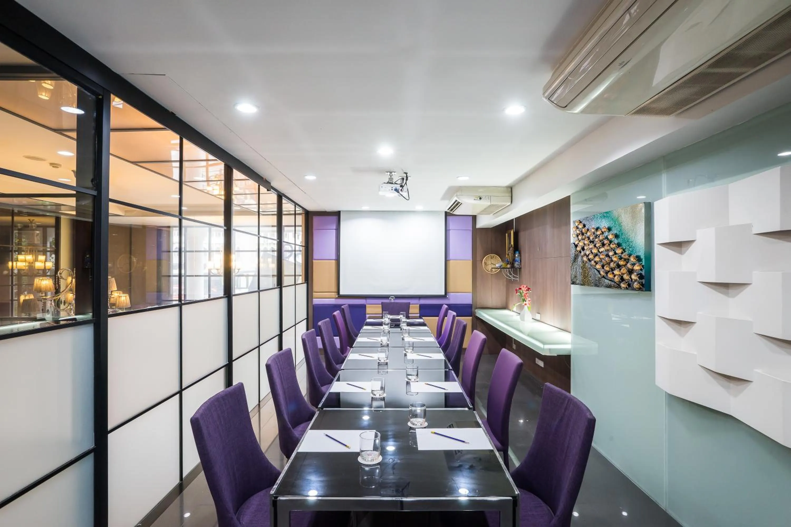 Business facilities in Beyond Suite