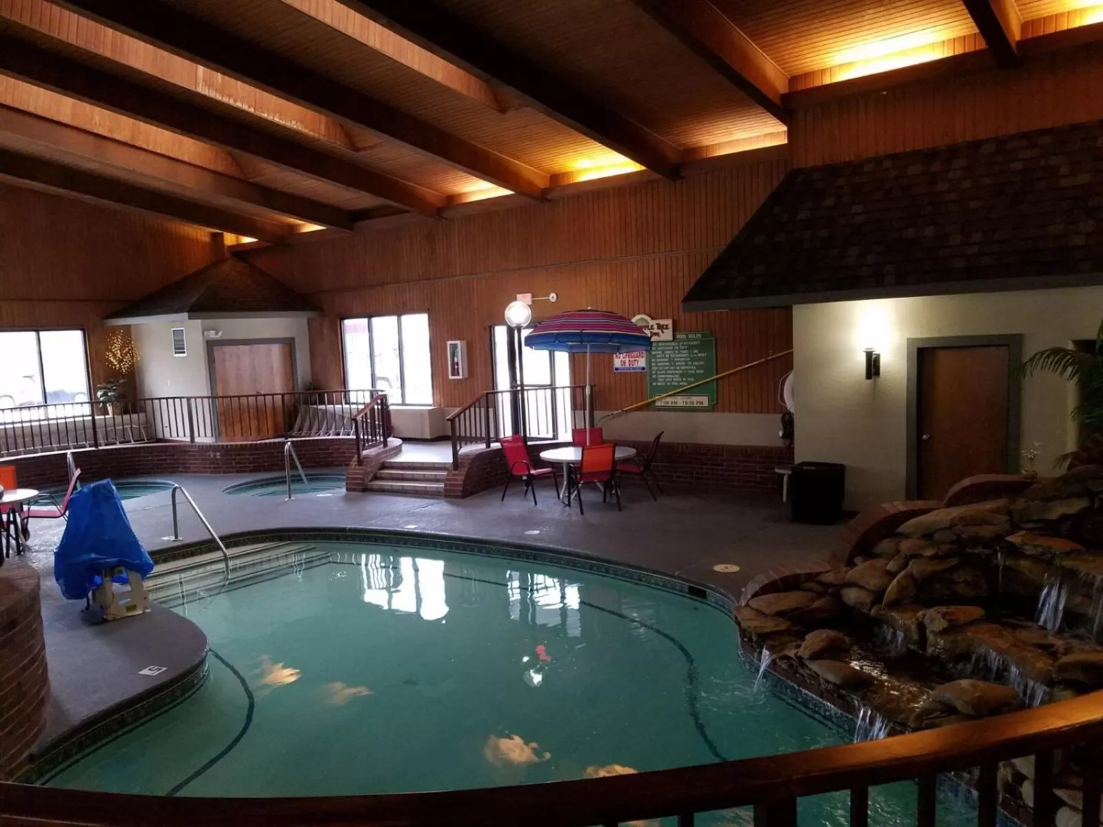 Swimming pool in Apple Tree Inn