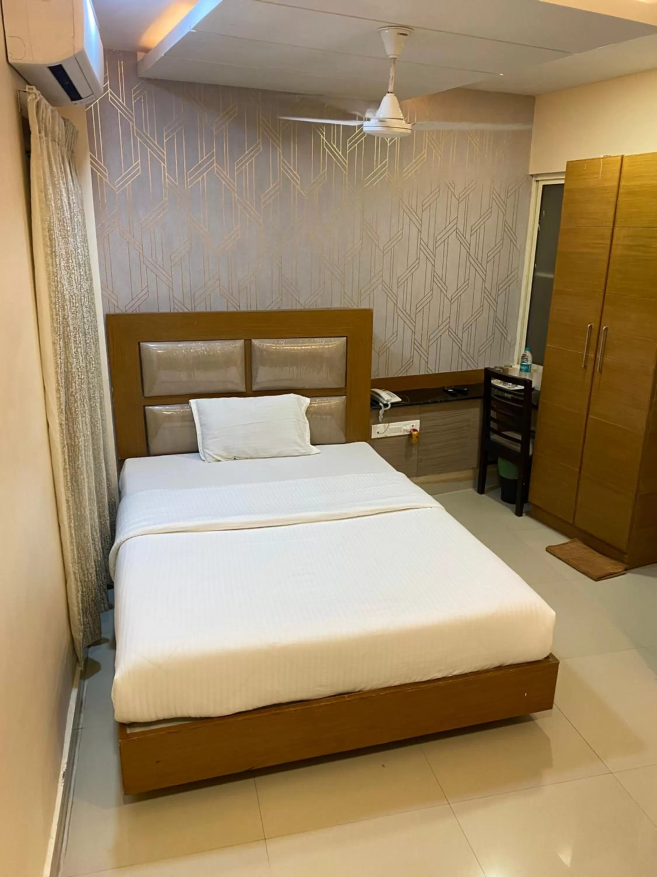 Bed in Greens Suite - Business Class Hotel - Opposite Ripon Building