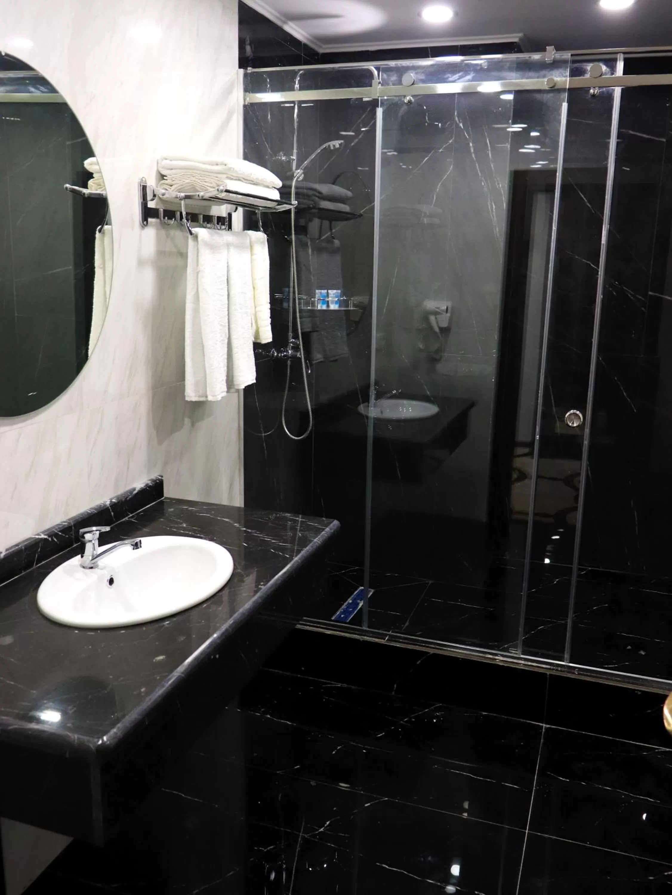 Bathroom in East Palace Hotel