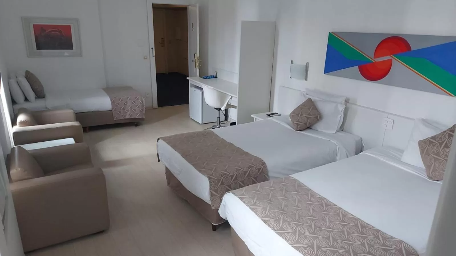 Bedroom, Bed in Boulevard Plaza