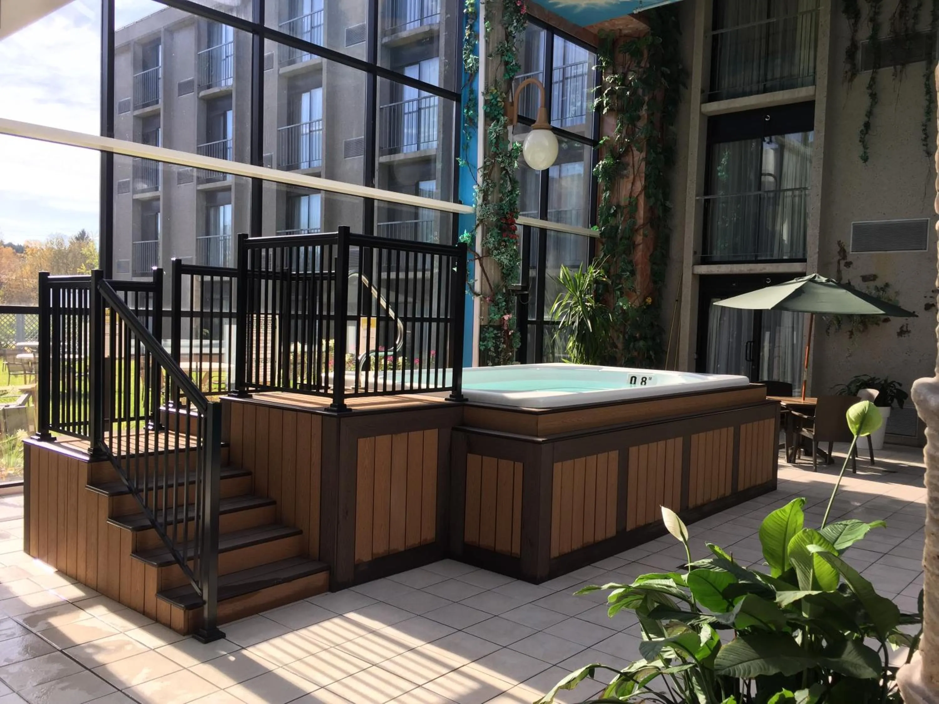 Hot Tub in La Saguenéenne - Hôtel et Centre de Congrès