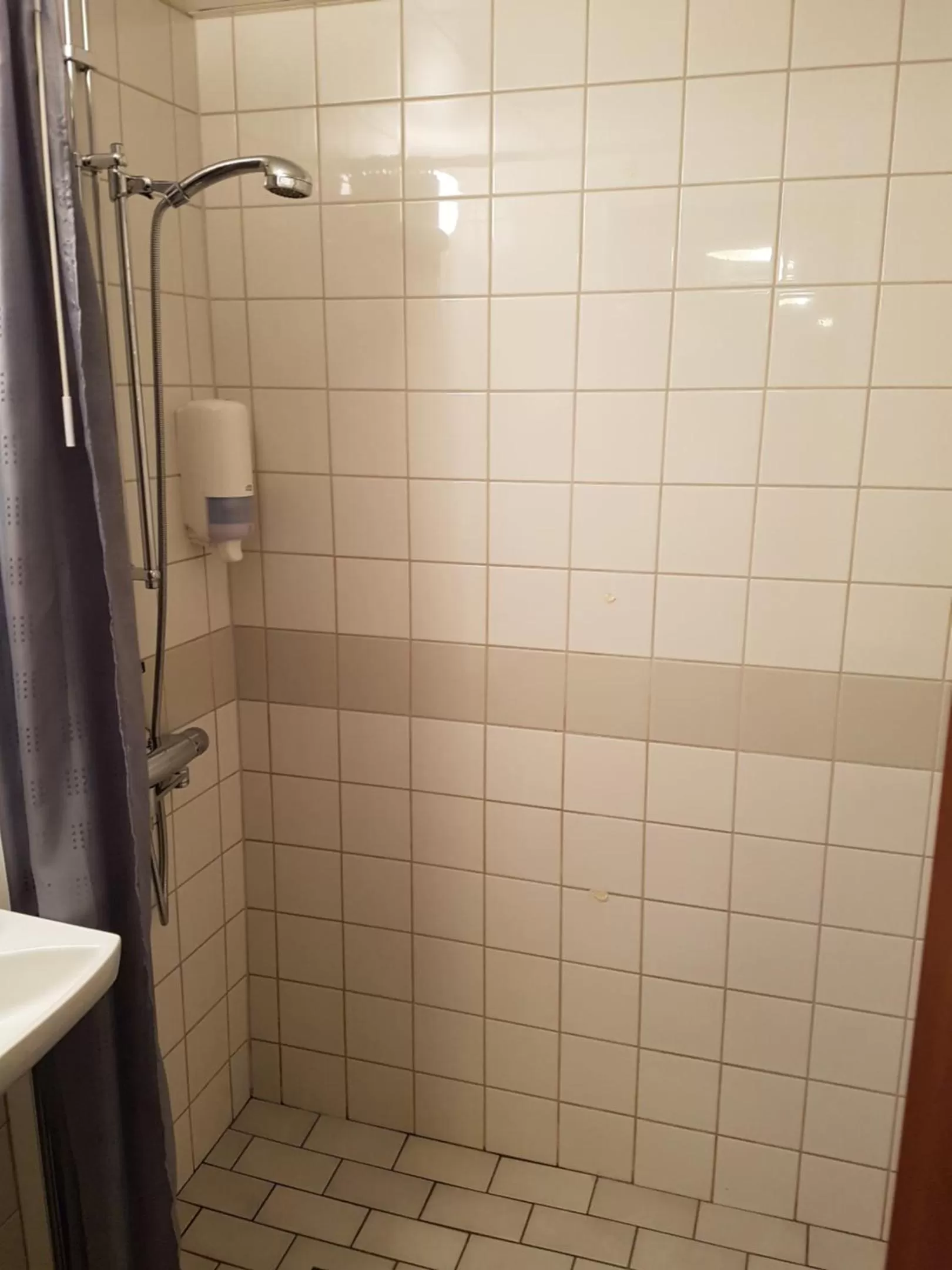 Shower in Hotell Bode