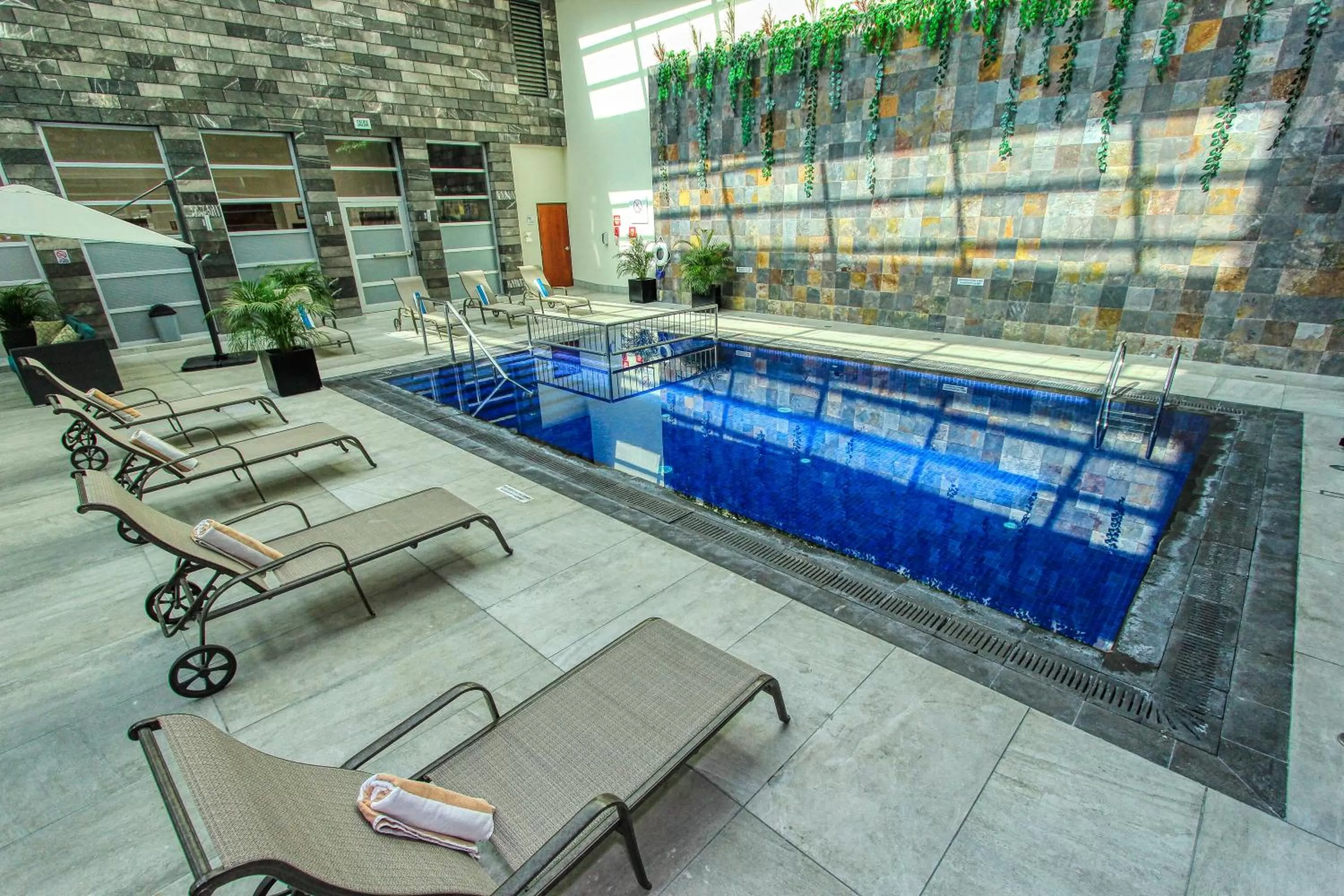 Swimming pool in Holiday Inn & Suites Plaza Mayor by IHG