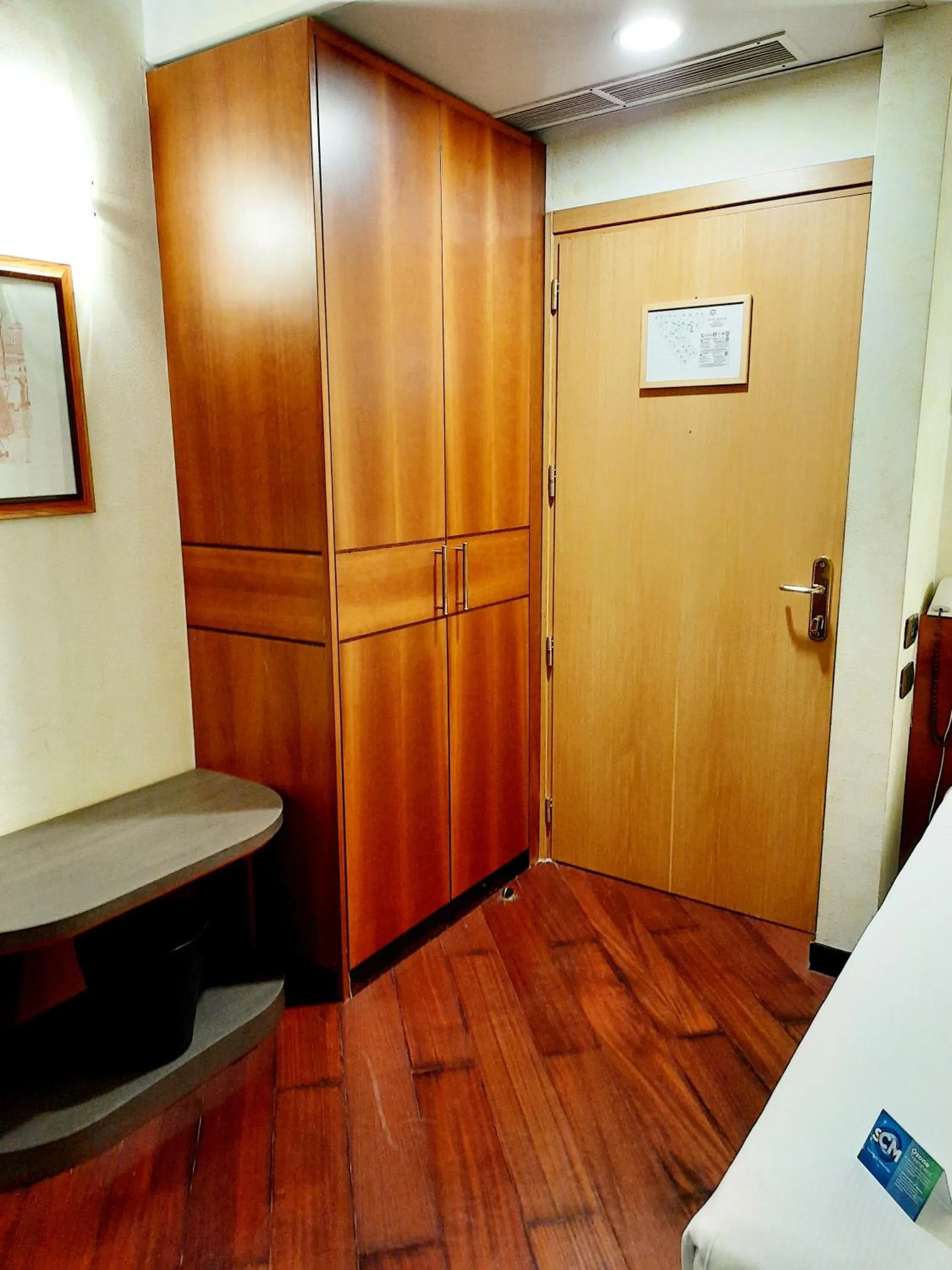 wardrobe in Hotel Mirage Sure Hotel Collection by Best Western