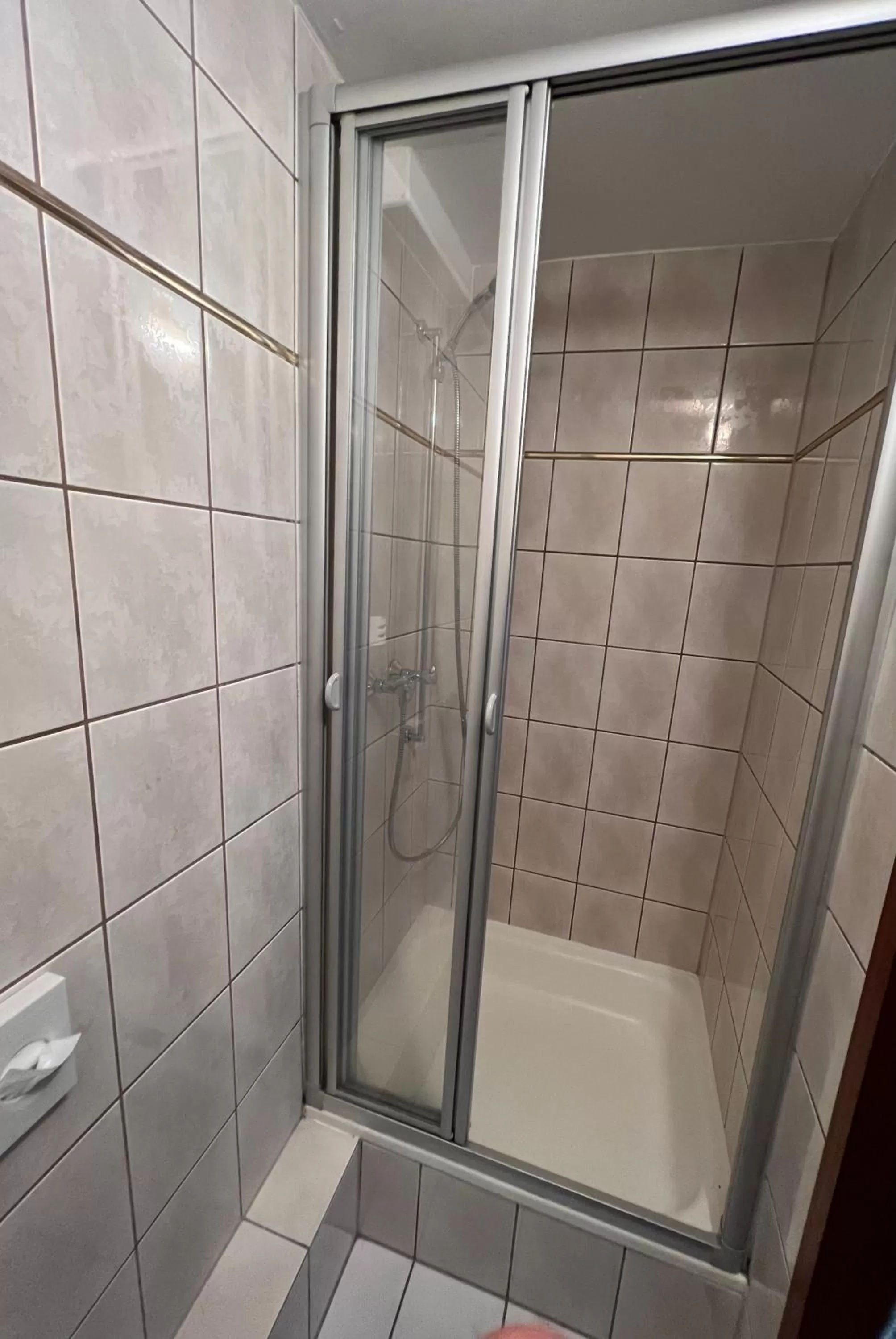 Shower in Hotel Restaurant El Greco bei der Taffingsmühle