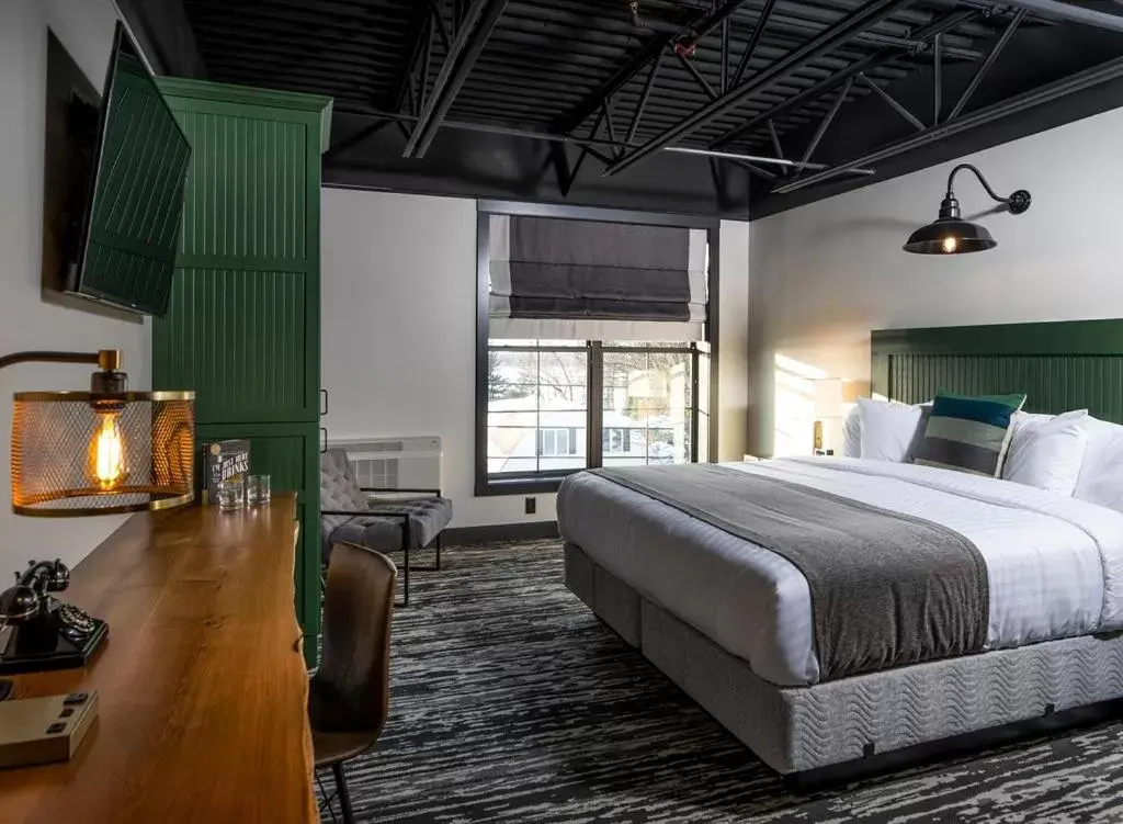 King Room - Mobility Access/Non-Smoking in Cantilever Hotel, Trademark Collection by Wyndham King Room - Mobility Access/Non-Smoking in Cantilever Hotel, Trademark Collection by Wyndham