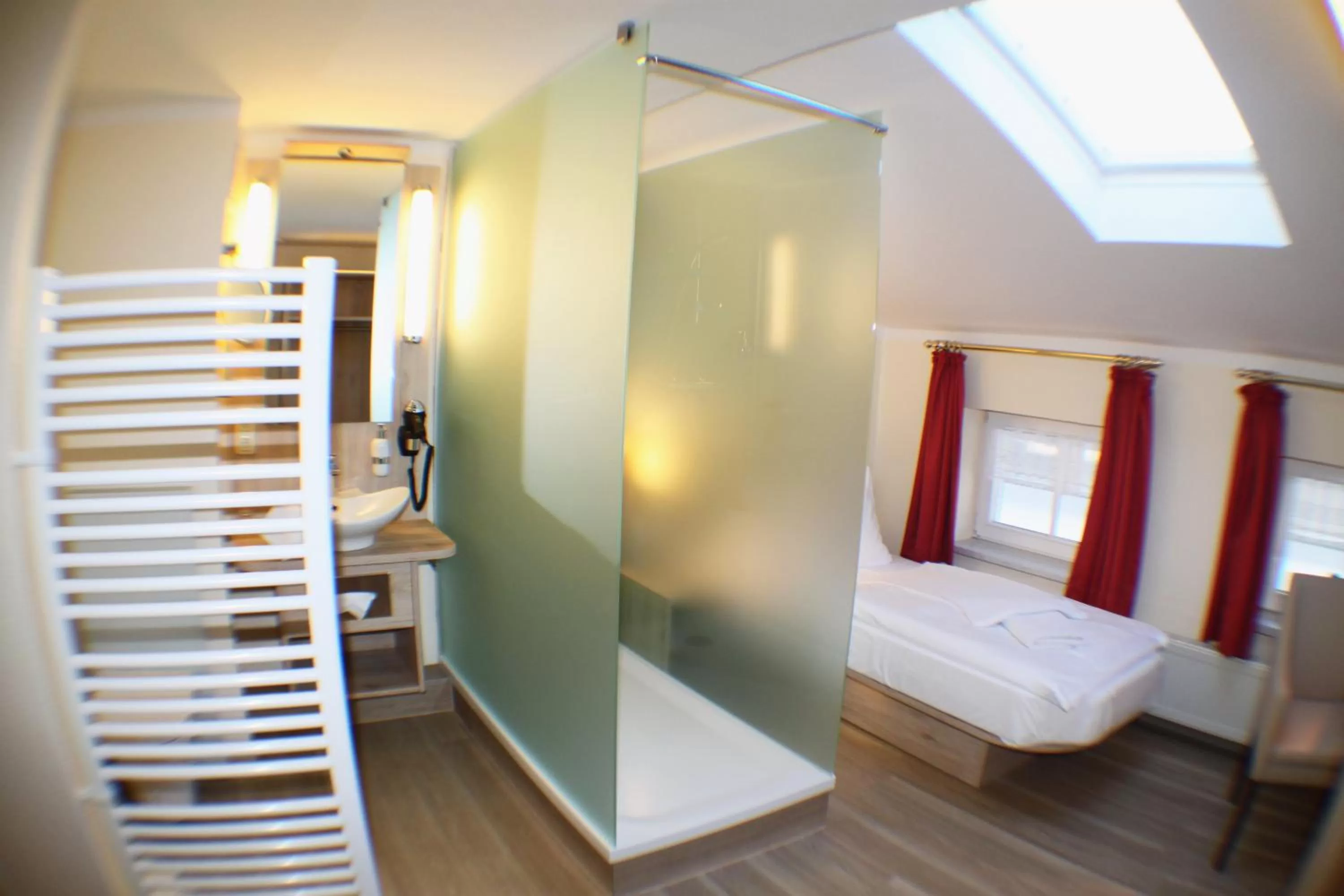 Photo of the whole room, Bathroom in Hotel Villa Elisabeth