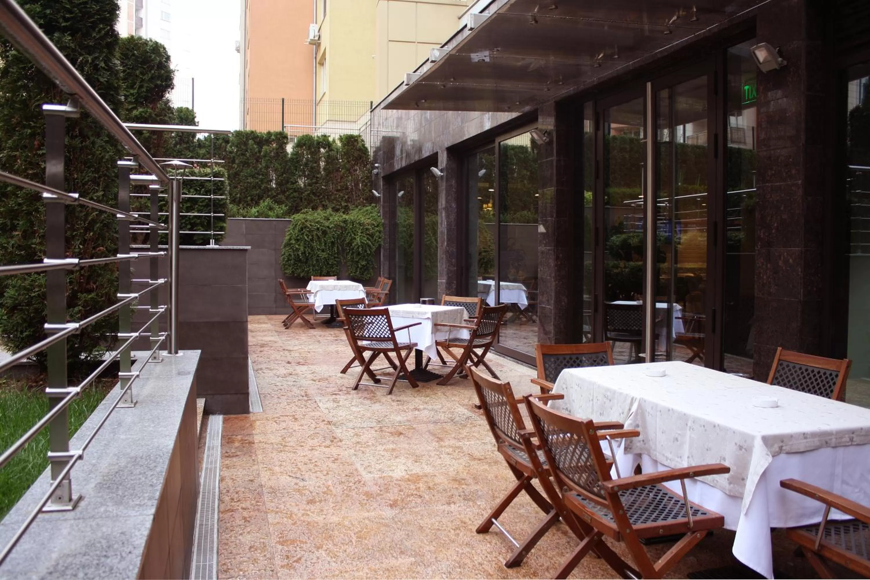 Restaurant/places to eat in Best Western Plus Olives City Hotel - Free Pool & Parking