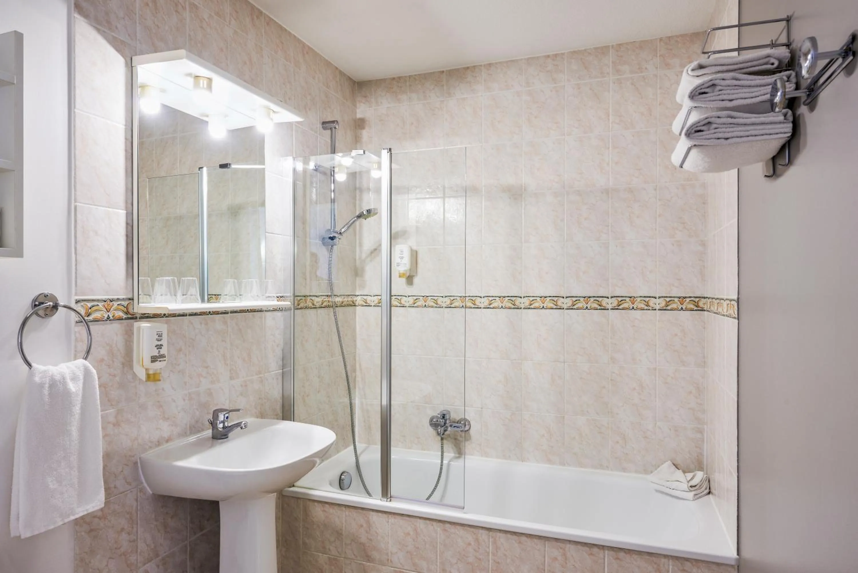 Bathroom in Aparthotel Adagio Access Nice Garibaldi