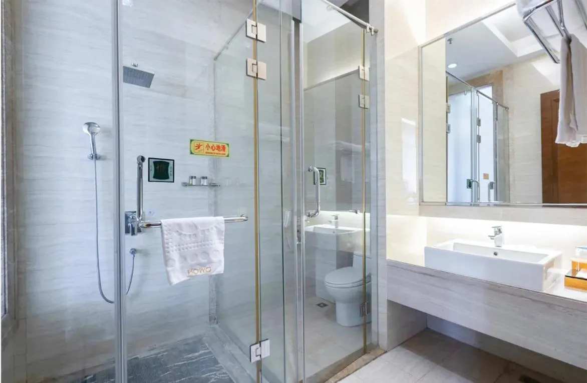 Bathroom in Guangzhou Nuomo International Hotel-Canton Fair Free Shuttle Bus