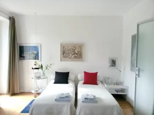 Photo of the whole room, Bed in CASABELLA-LAGO MAGGIORE