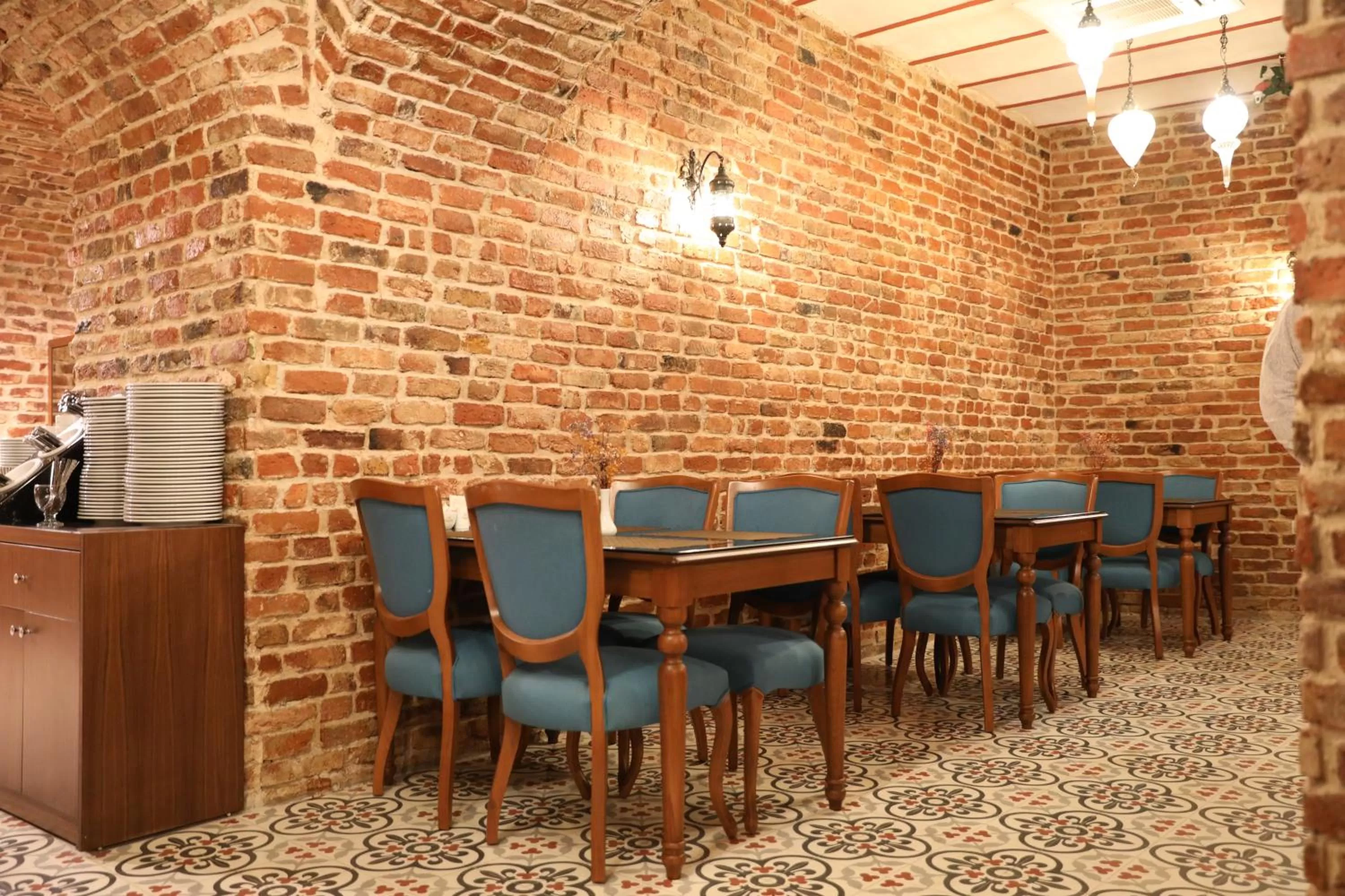 Restaurant/places to eat in Meserret Palace Hotel - Special Category