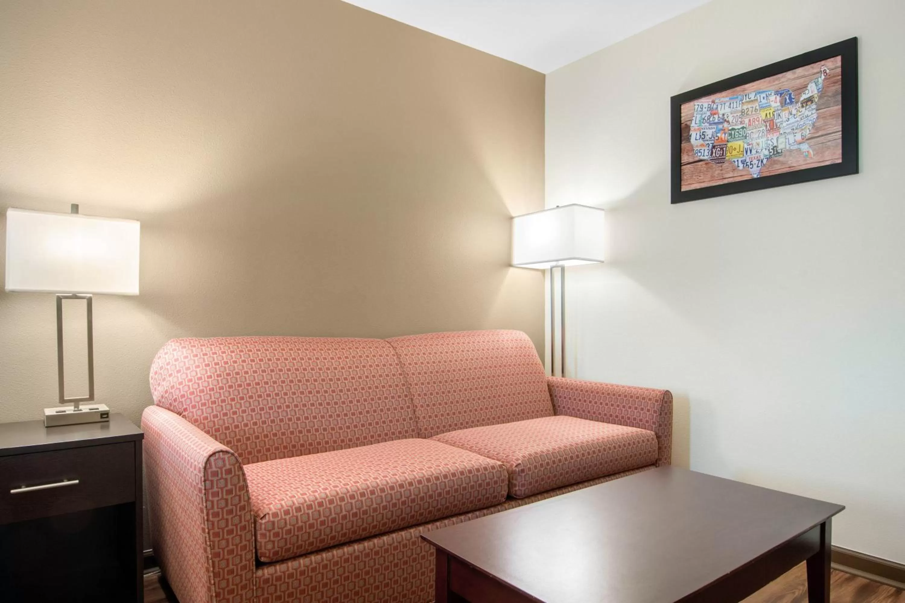 Seating area in Econo Lodge Inn & Suites Springfield Main Street