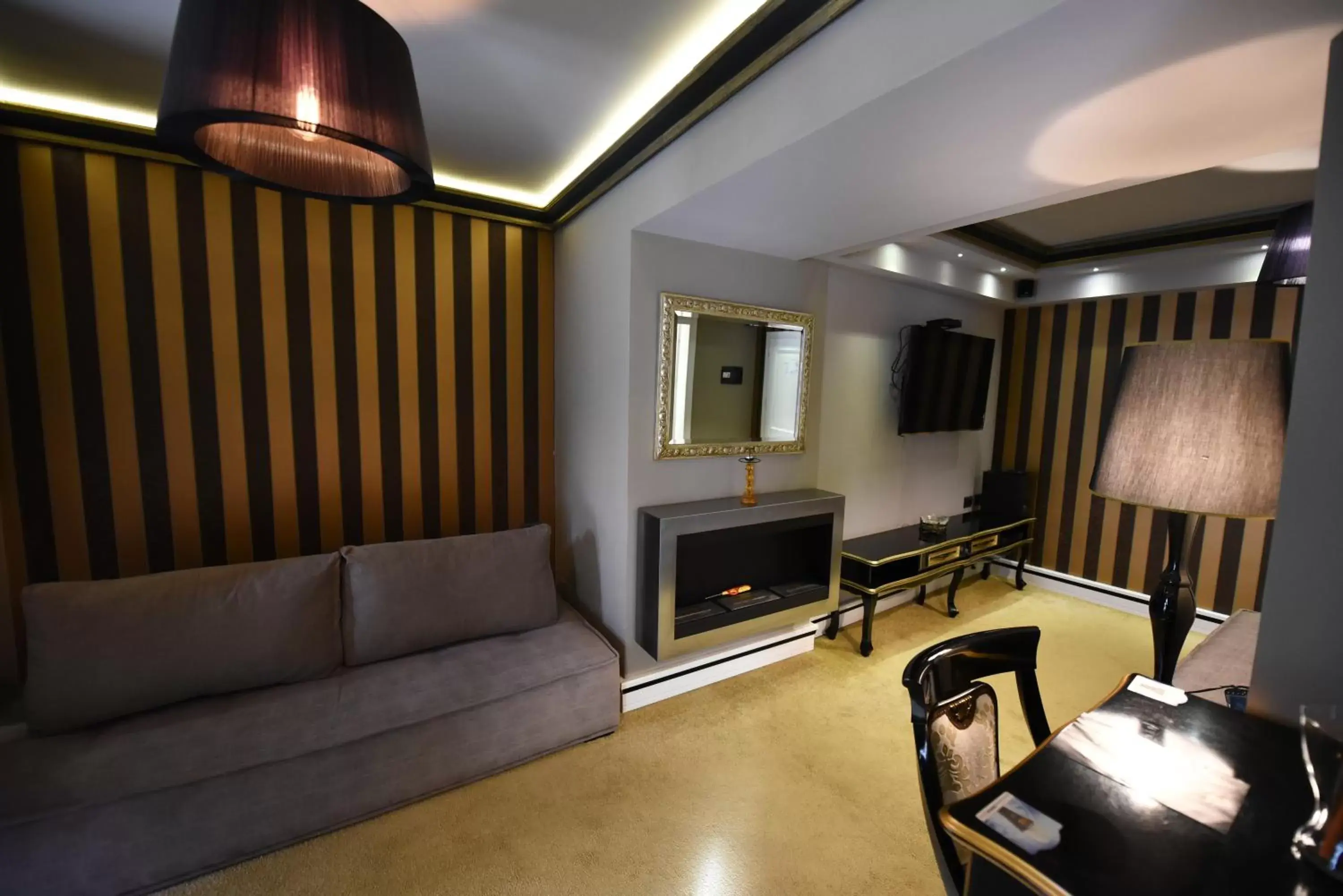 Superior King Suite in Hotel Hymeti's Palace Superior King Suite in Hotel Hymeti's Palace