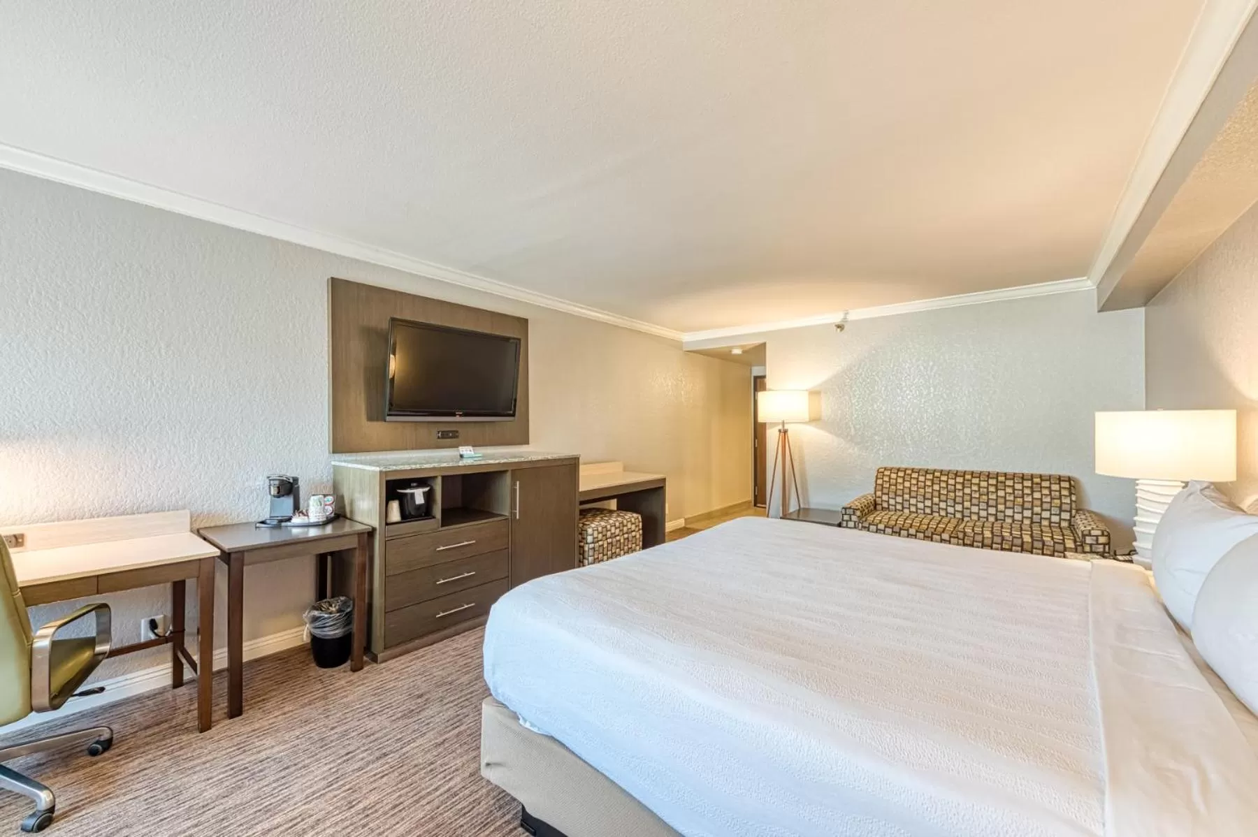 Coffee/tea facilities, Bed in Amanzi Hotel, an Ascend Collection Hotel