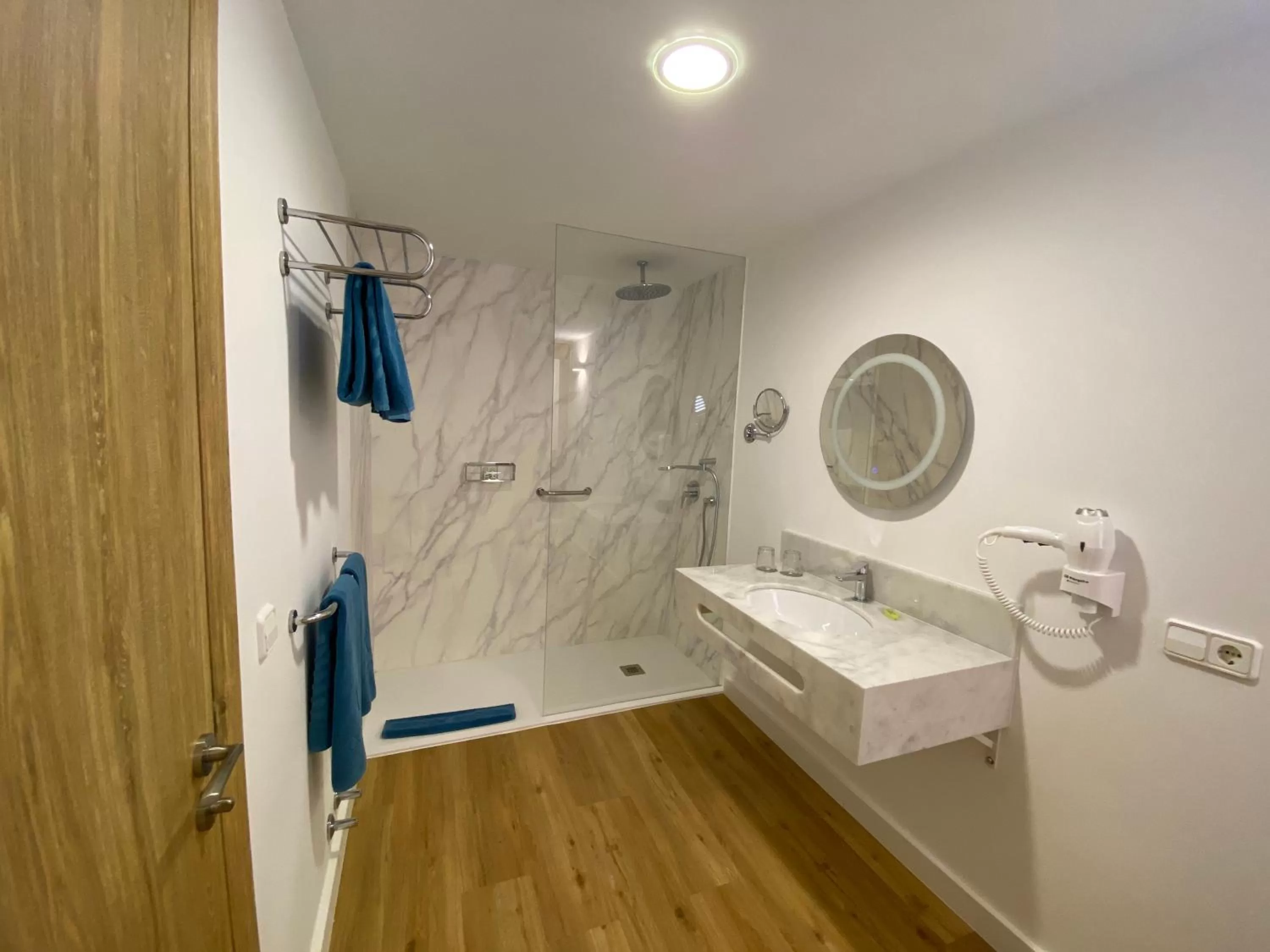 Shower in Hotel Esmeralda Maris by LIVVO