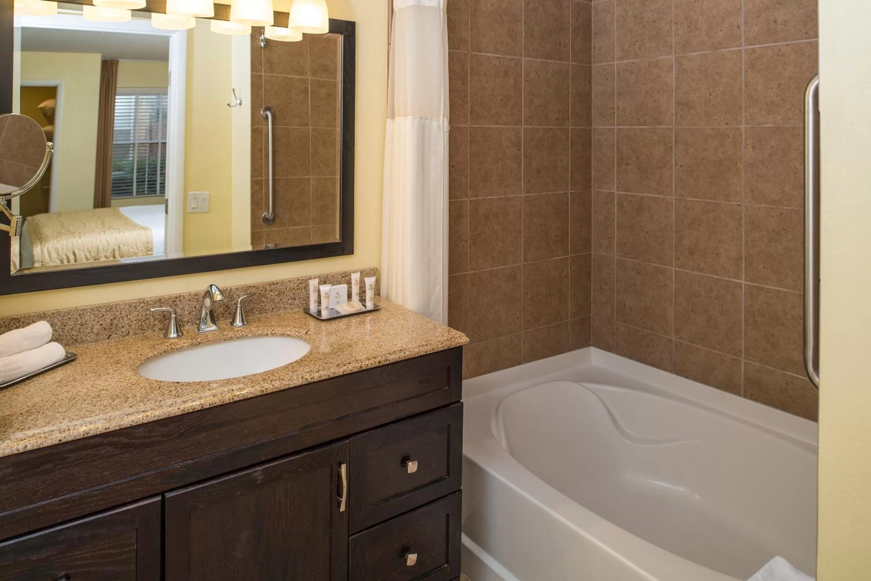 2 BEDROOM 1 KING 1 QUEEN SUITE ACCESSIBLE TUB in Hilton Vacation Club Desert Retreat Las Vegas