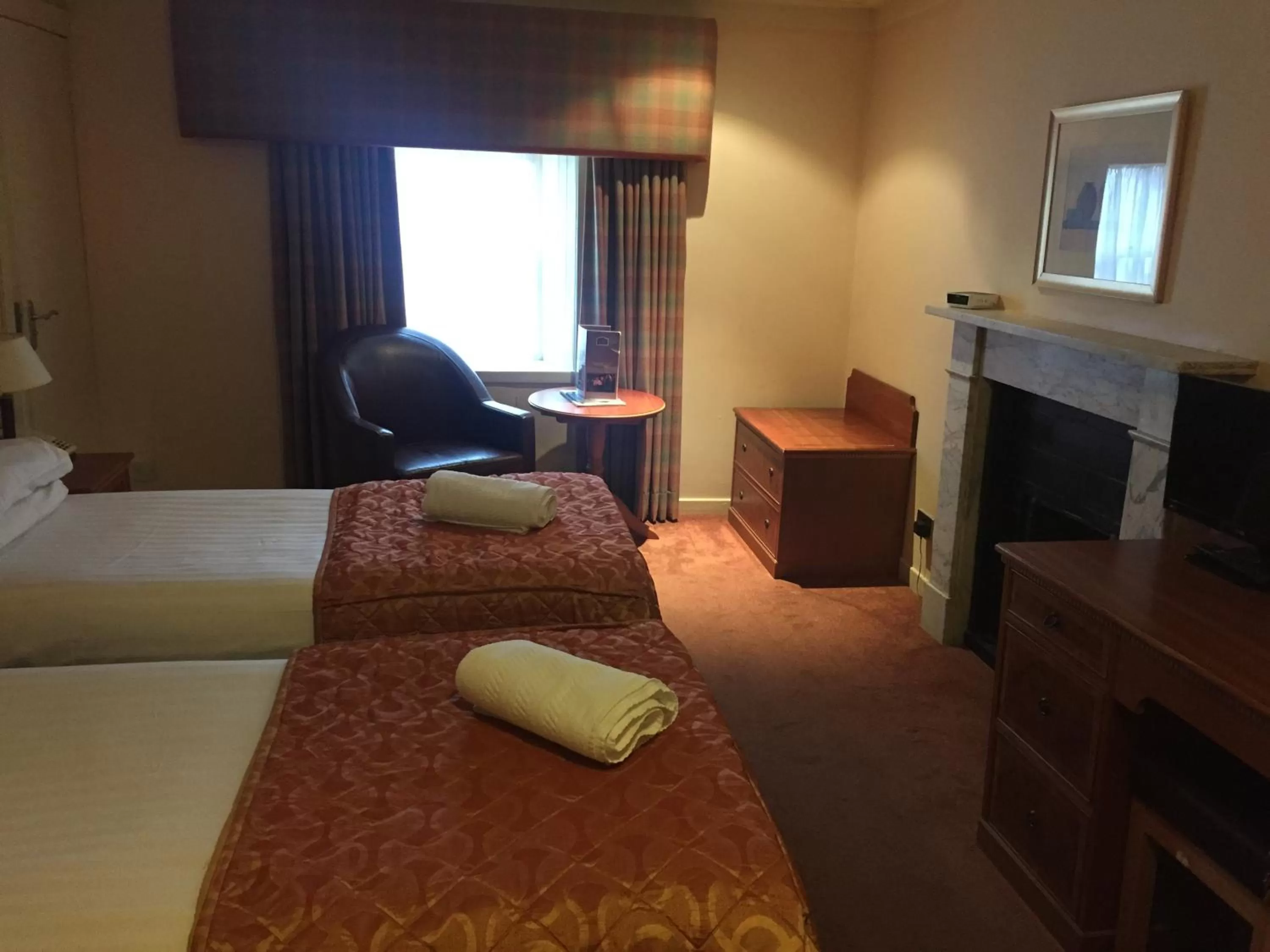 Bathroom, Bed in The Winnock Hotel