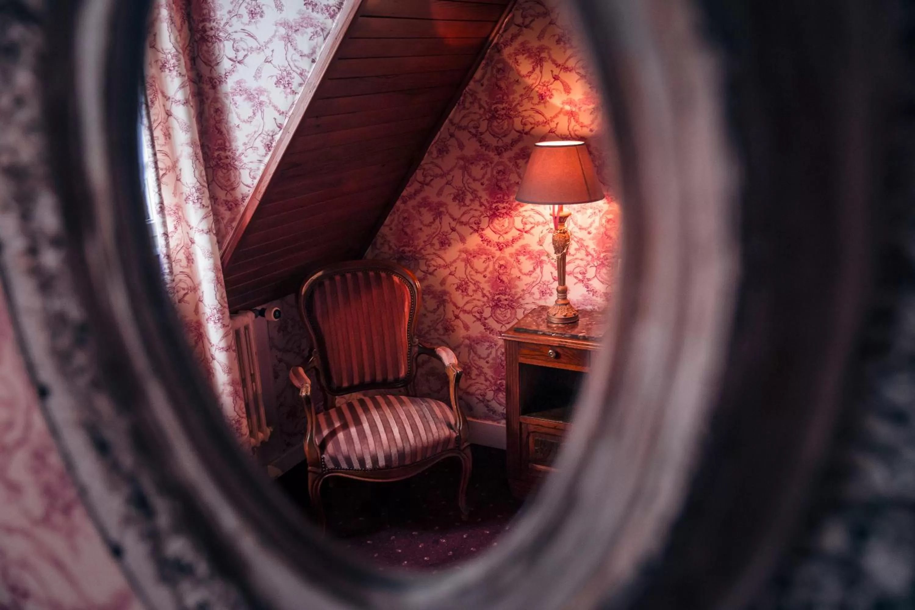 Decorative detail in Hôtel des Deux Clefs