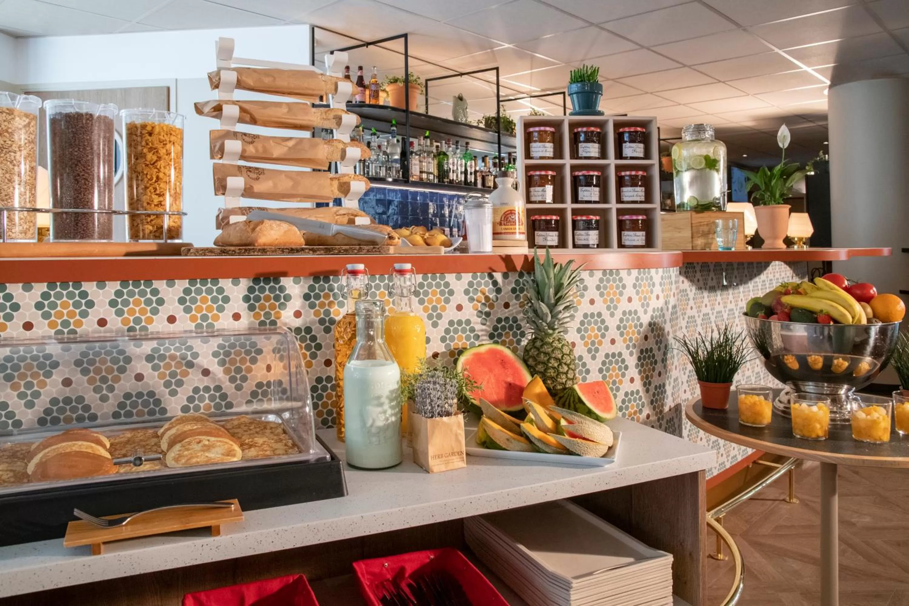 Food and drinks in Novotel Suites Nice Airport