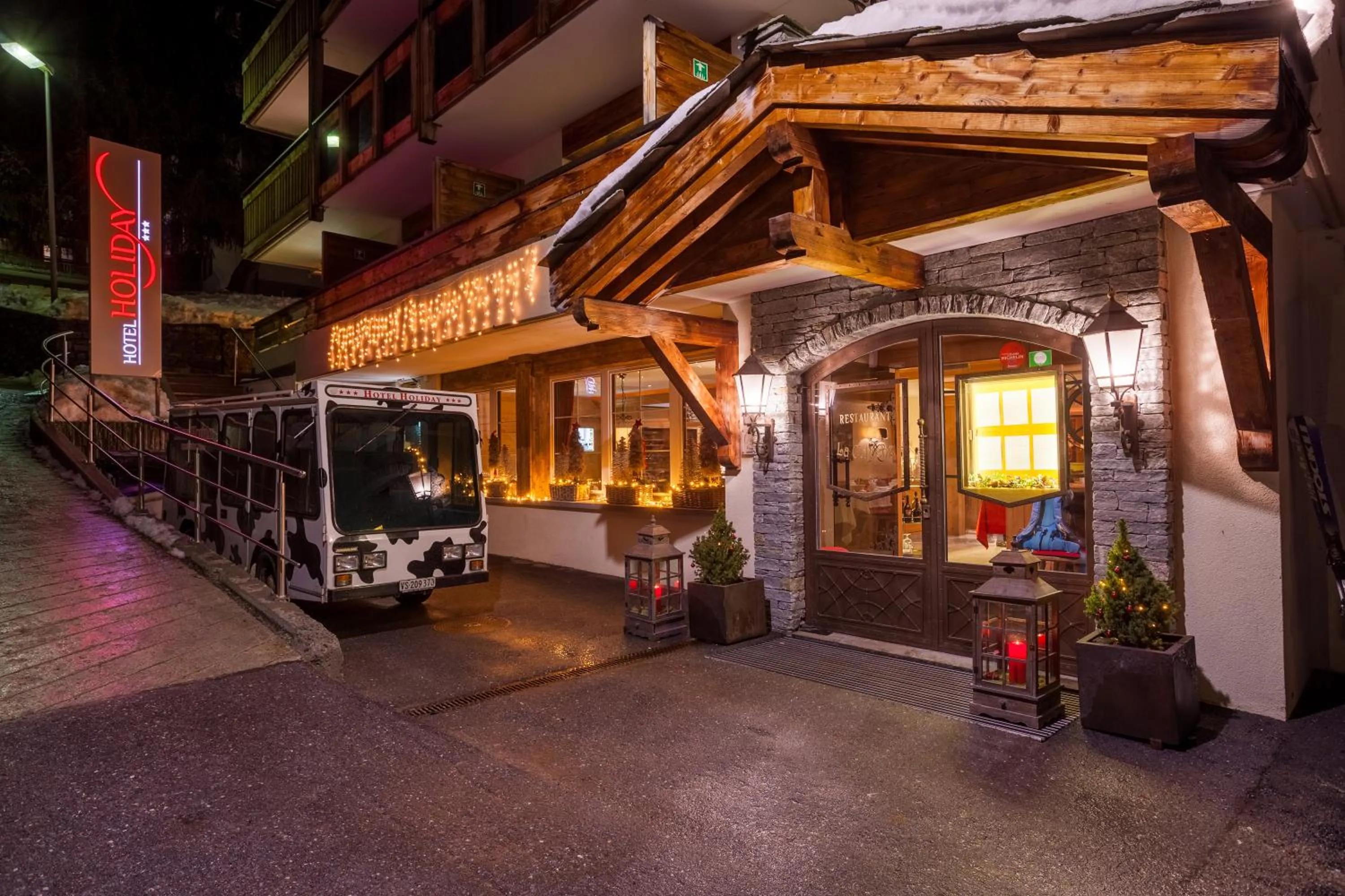 Facade/entrance in Hotel Holiday