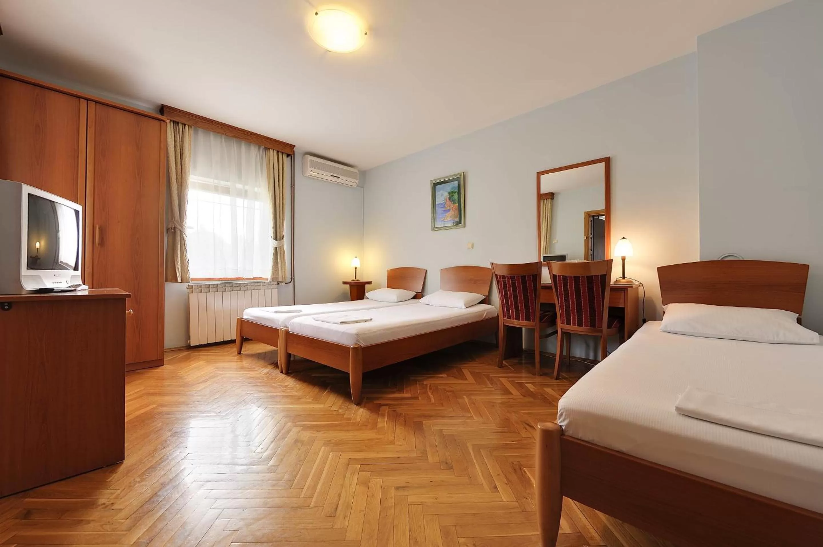 TV and multimedia, Bed in Hotel Sucevic Garni