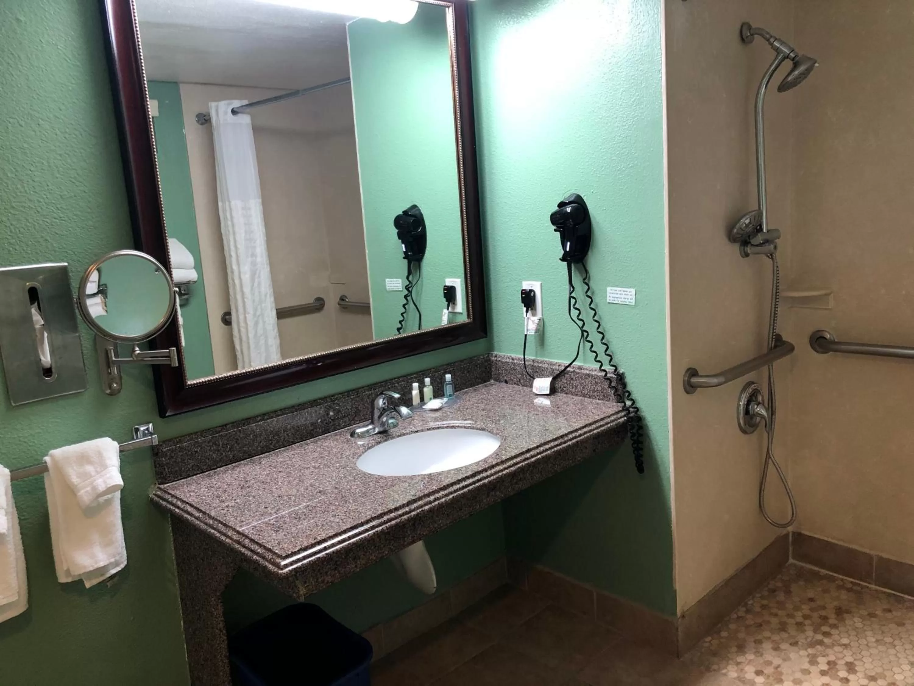 Bathroom in Quality Inn Hemet - San Jacinto