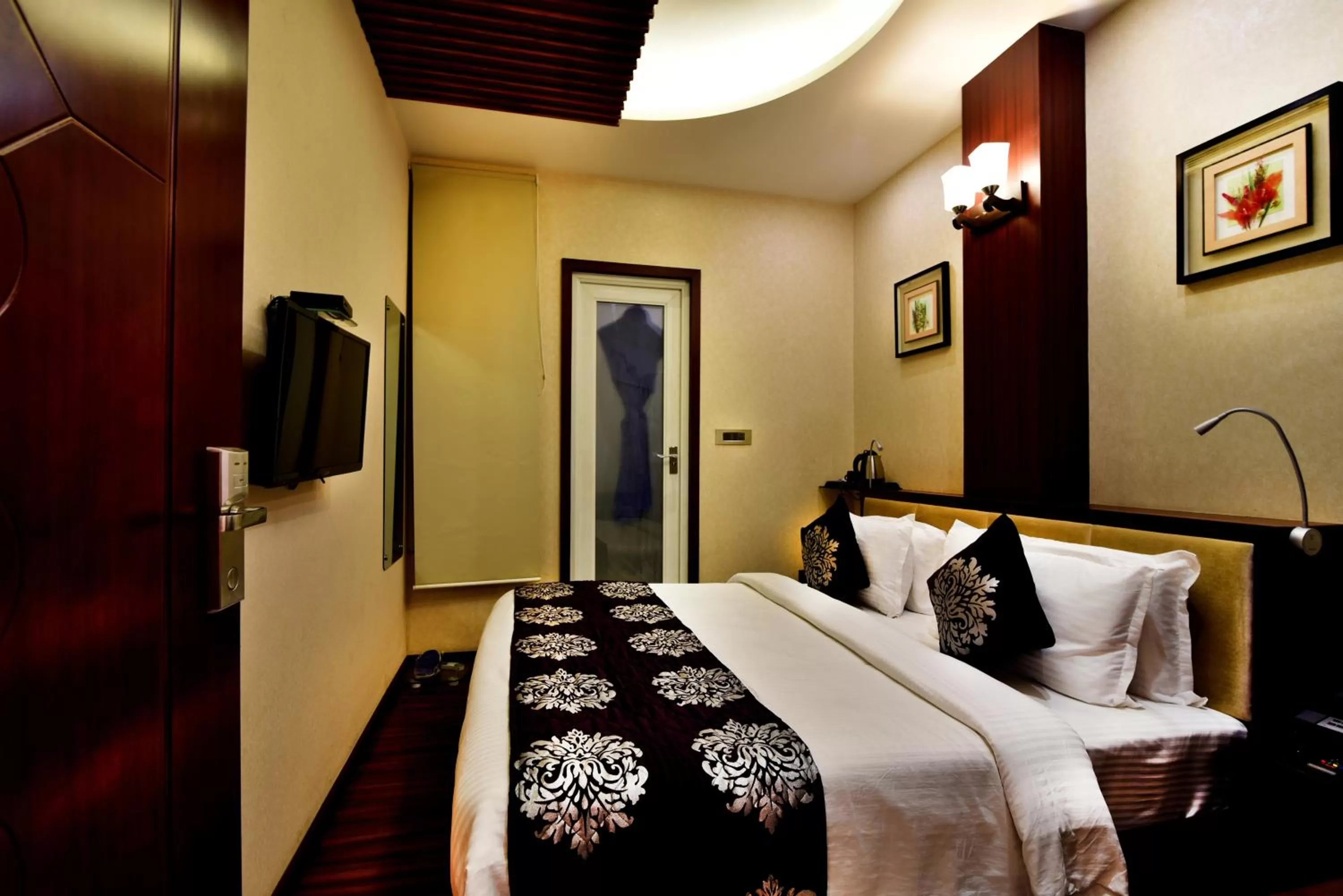 Bed in Hotel Kama International