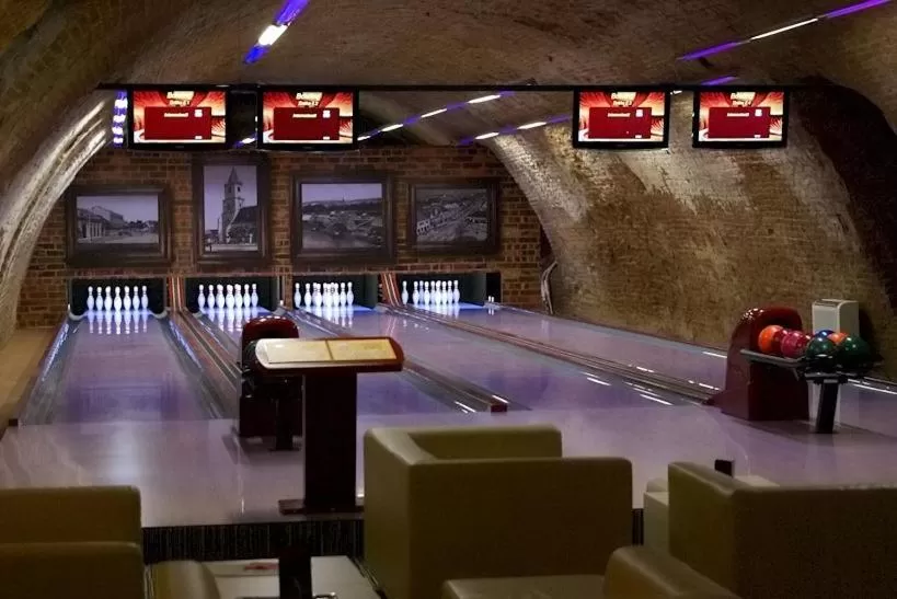 Bowling, Swimming Pool in Hotel Jelen