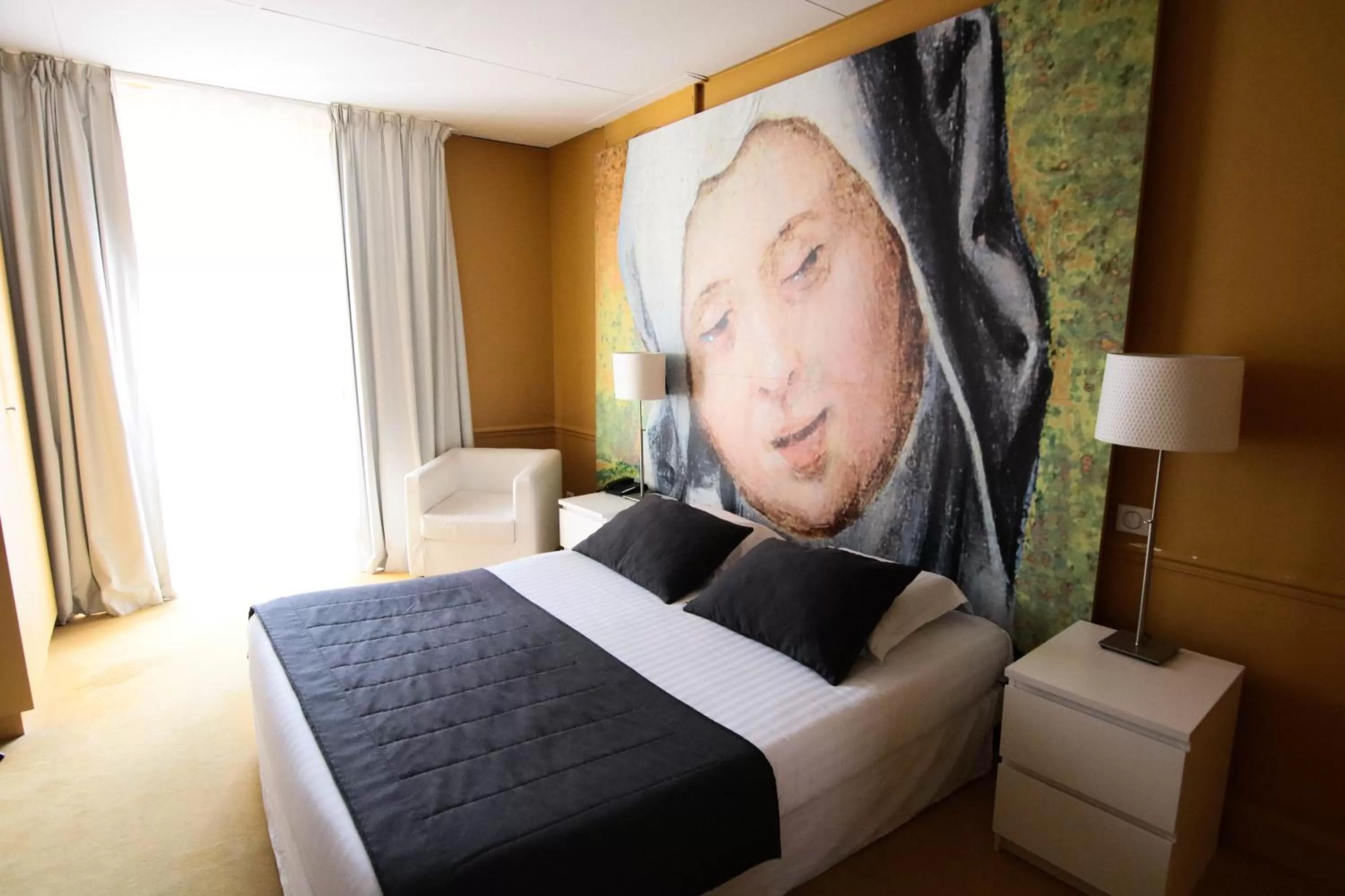 Bed in Hôtel Cecyl Reims Centre