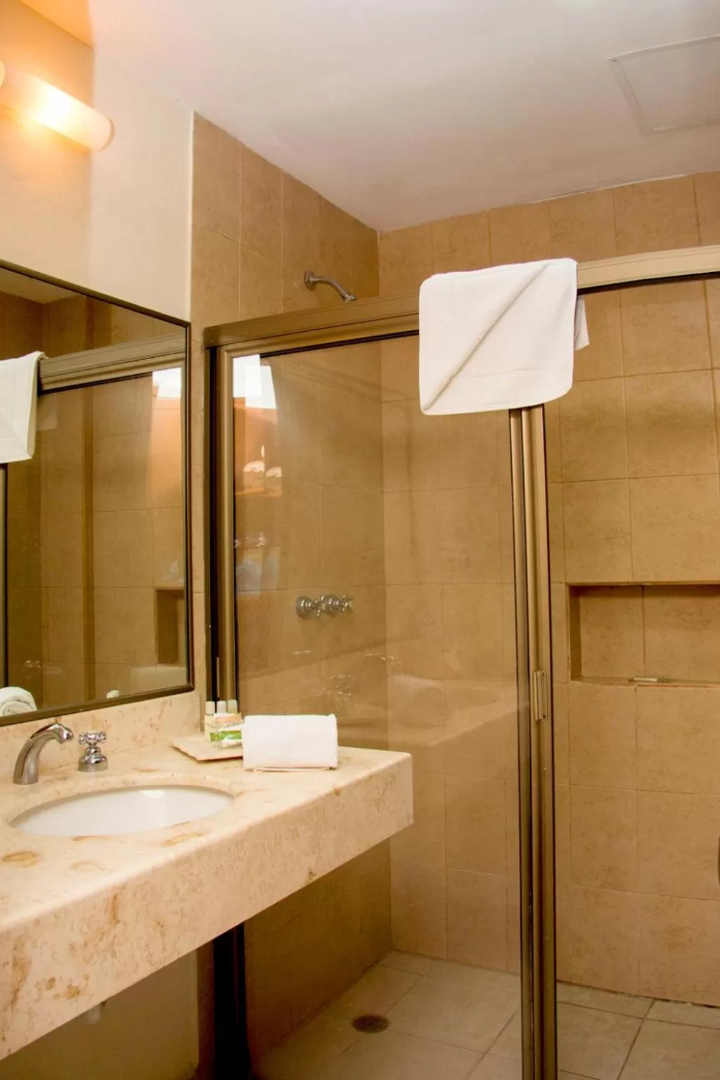 Bathroom in Mesón de la Luna Hotel & Spa
