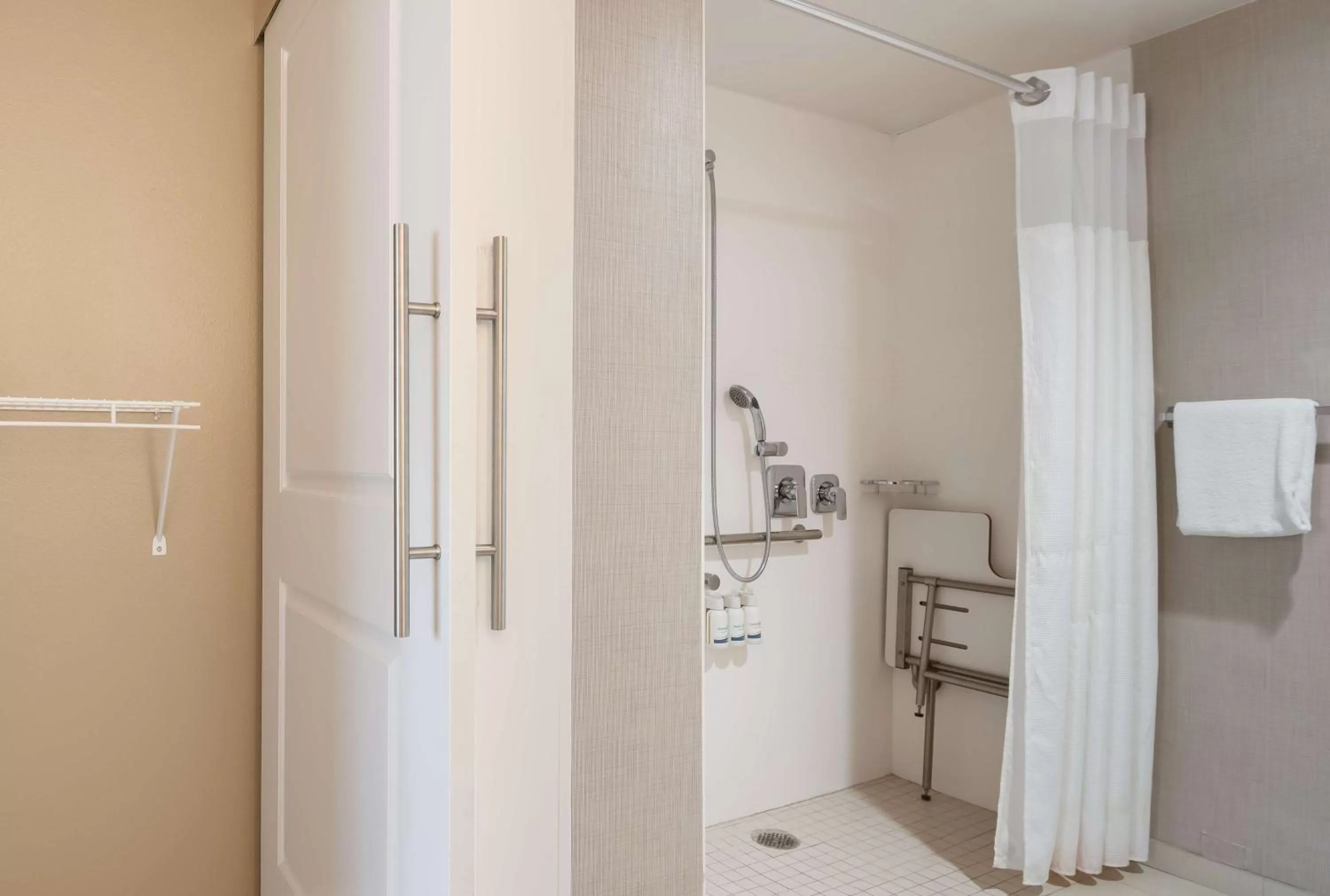 Bathroom in Sonesta ES Suites Reno