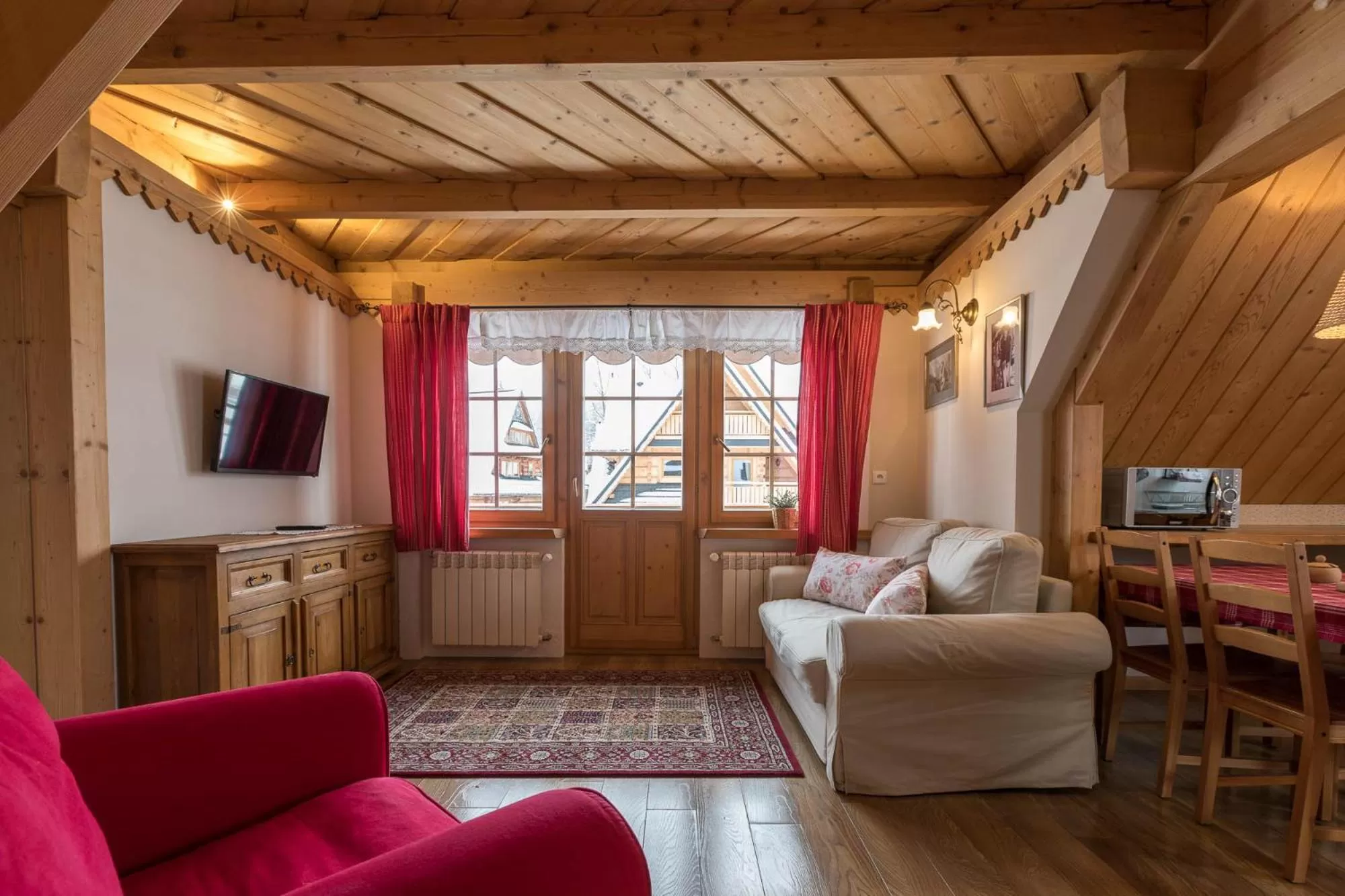 Bed, Seating Area in Bambi Cottage