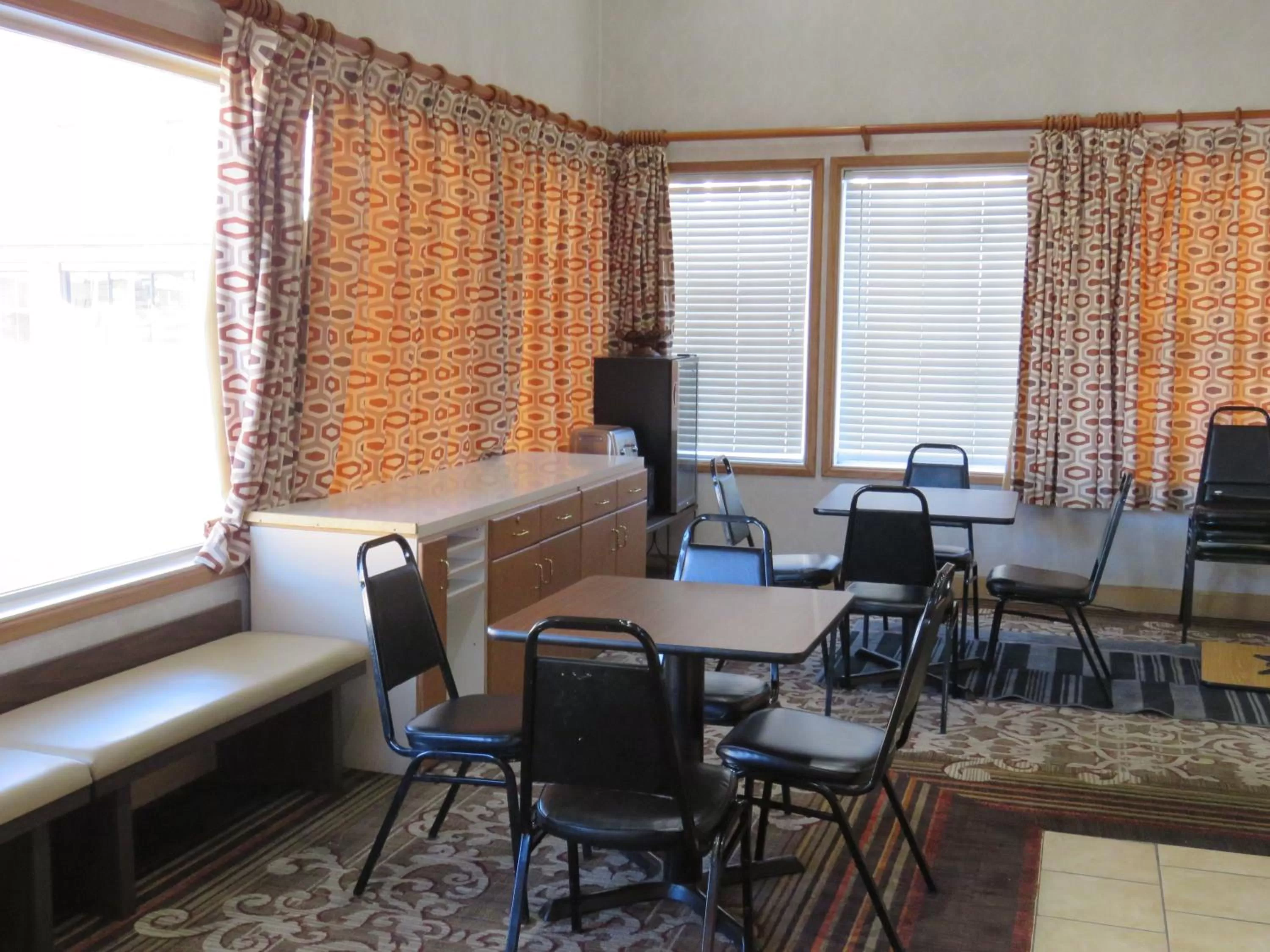 Seating area in Thunderbird Motel