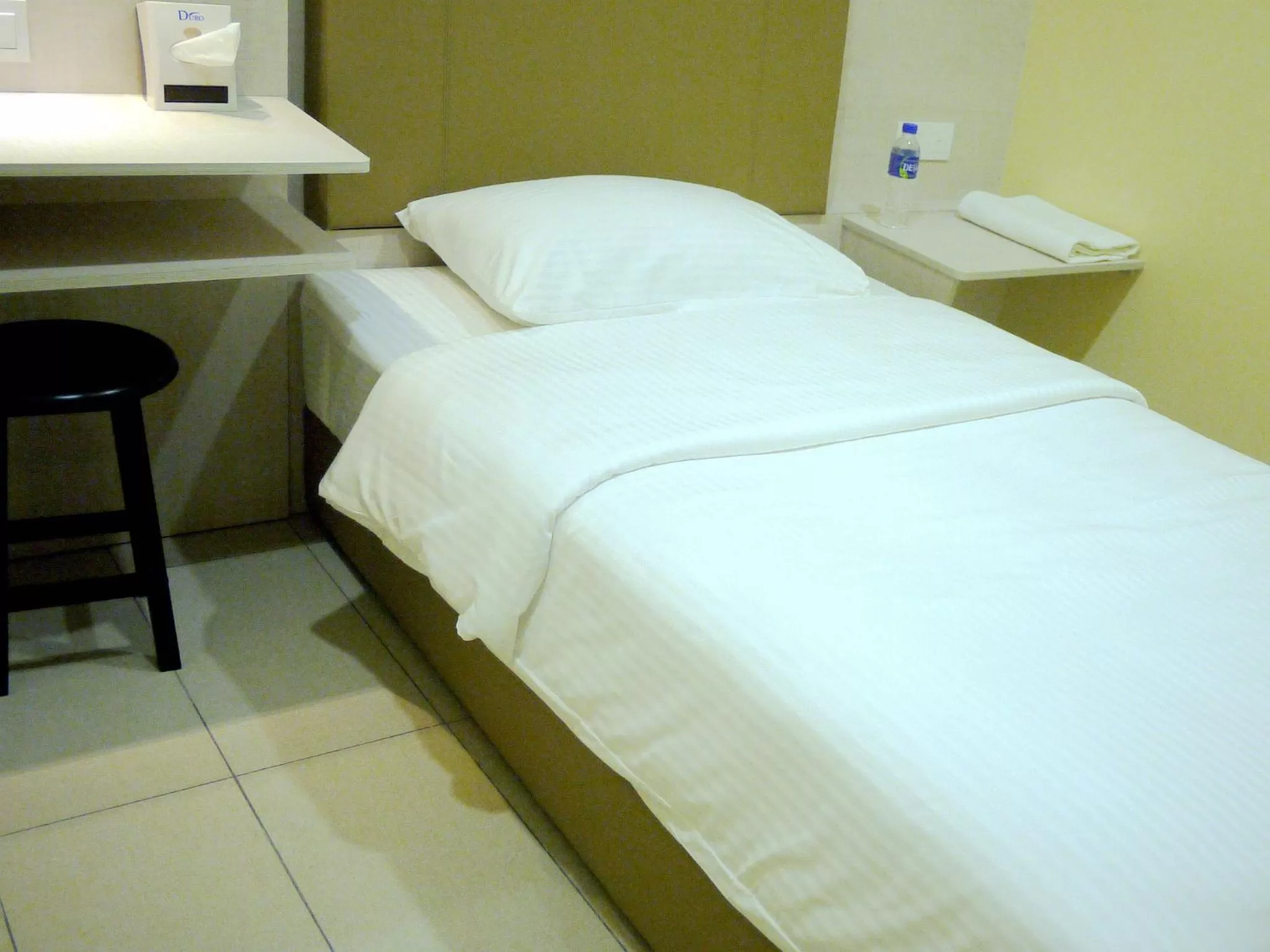 Photo of the whole room, Bed in RG Grand Hotel