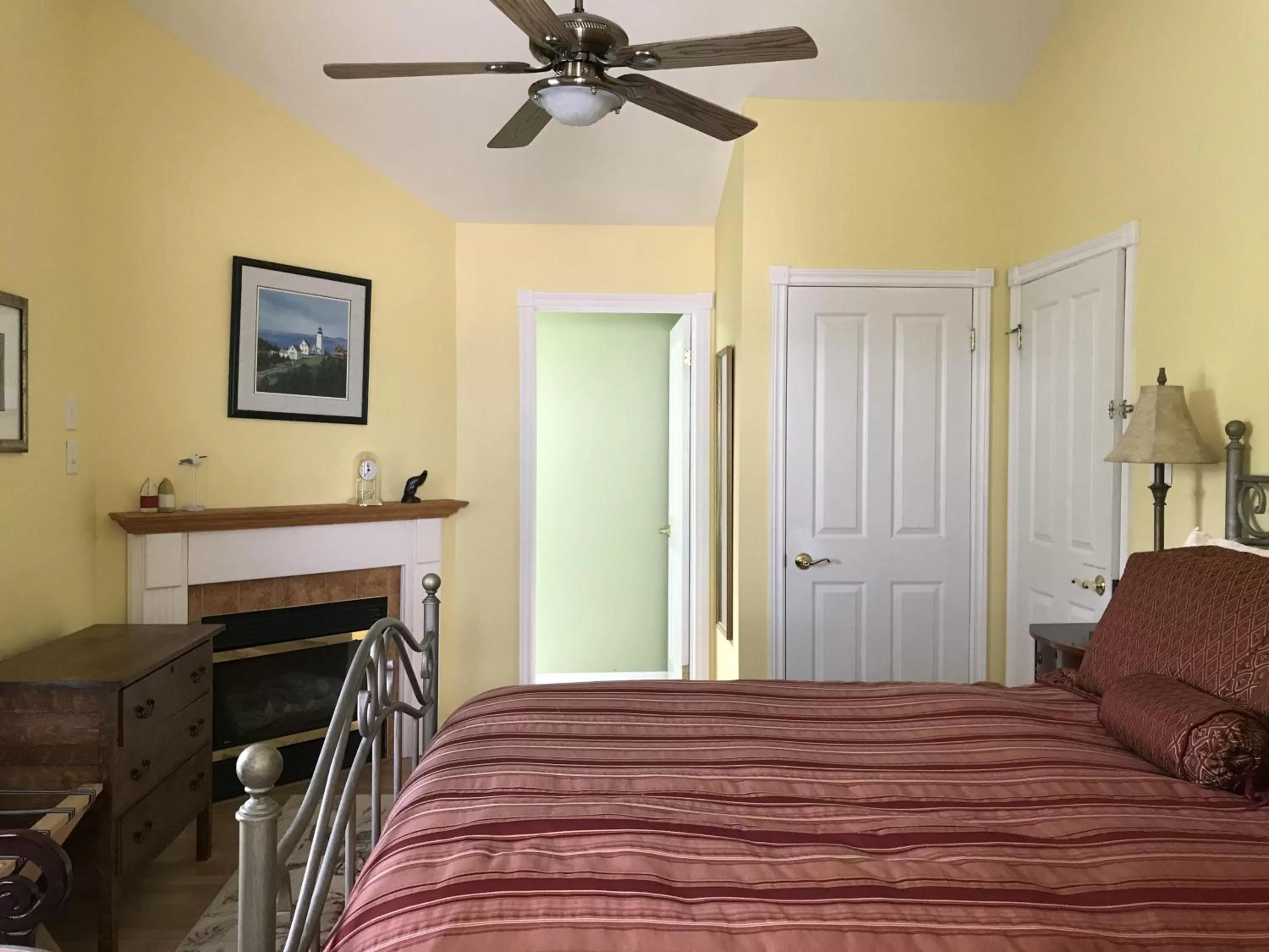 Bedroom, Bed in Cresthaven By the Sea