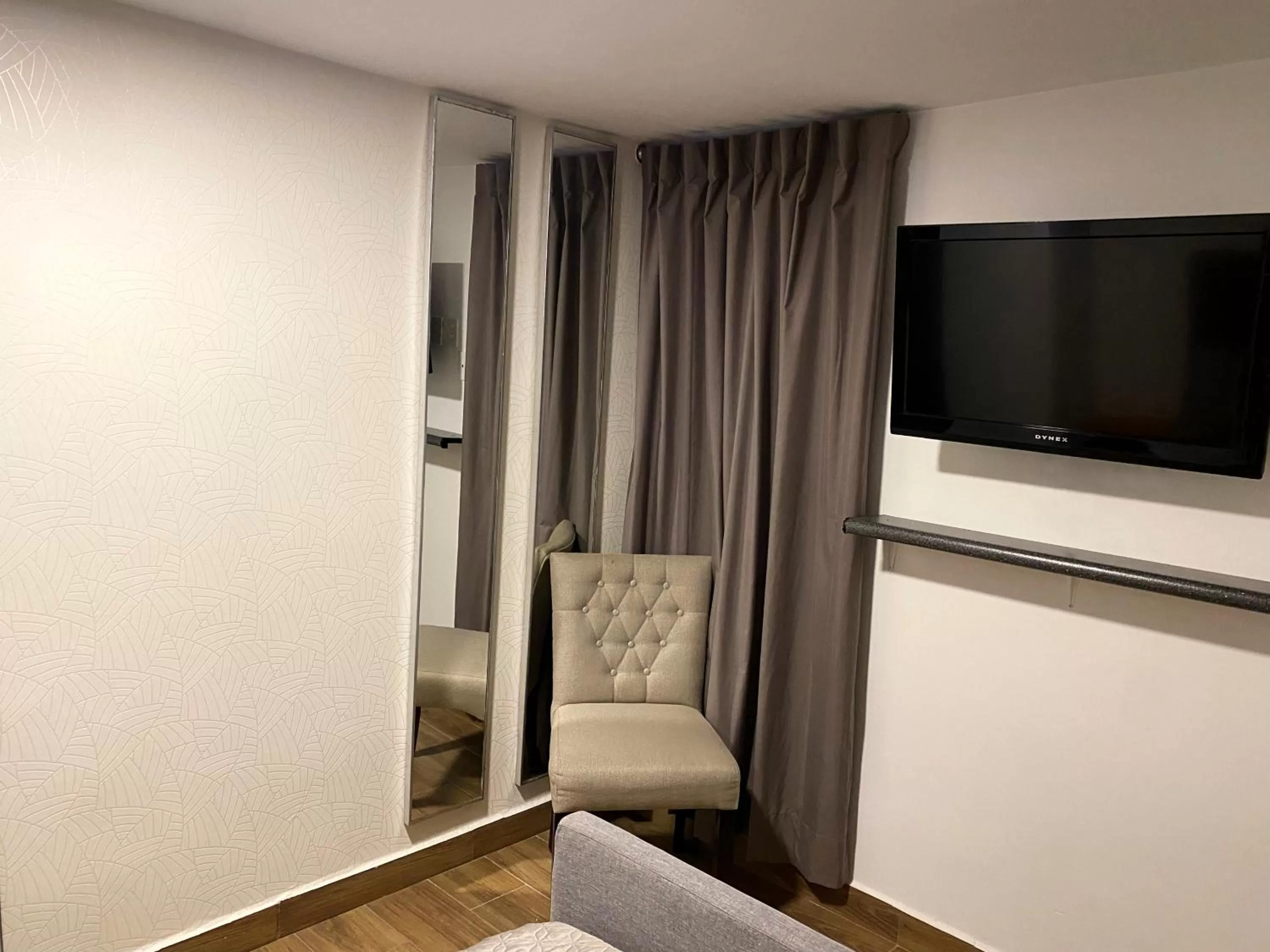 TV and multimedia, TV/Entertainment Center in Hotel Olé