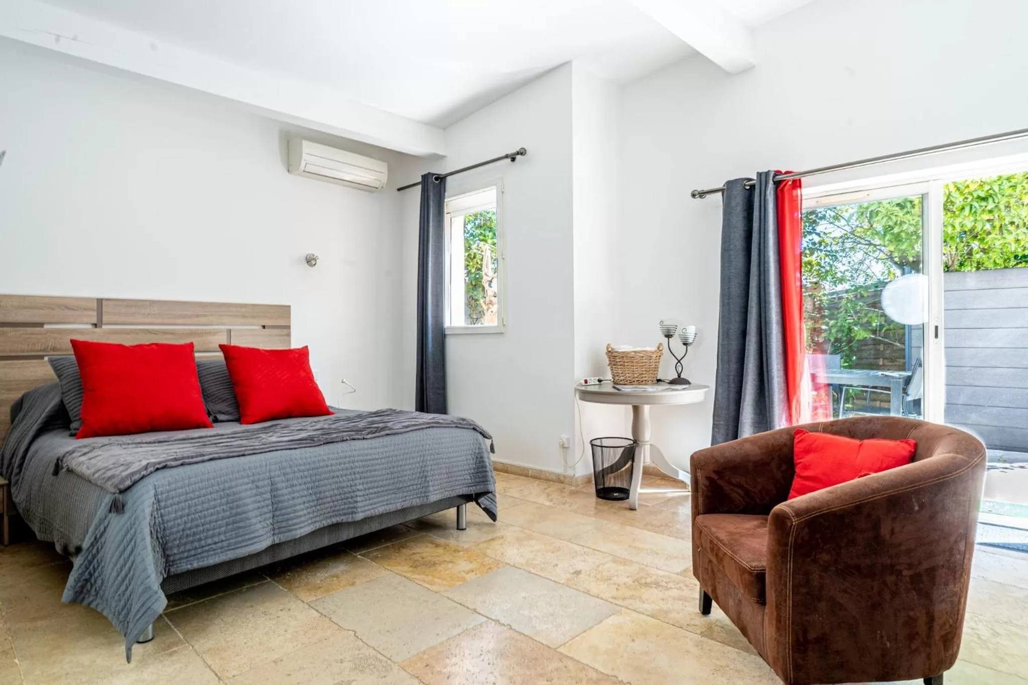 Property building, Bed in Domaine de l'Aufrene