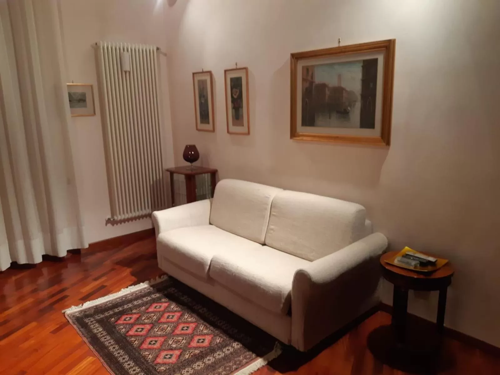 Living room in Gran Suite Piazza Maggiore - T&T communications