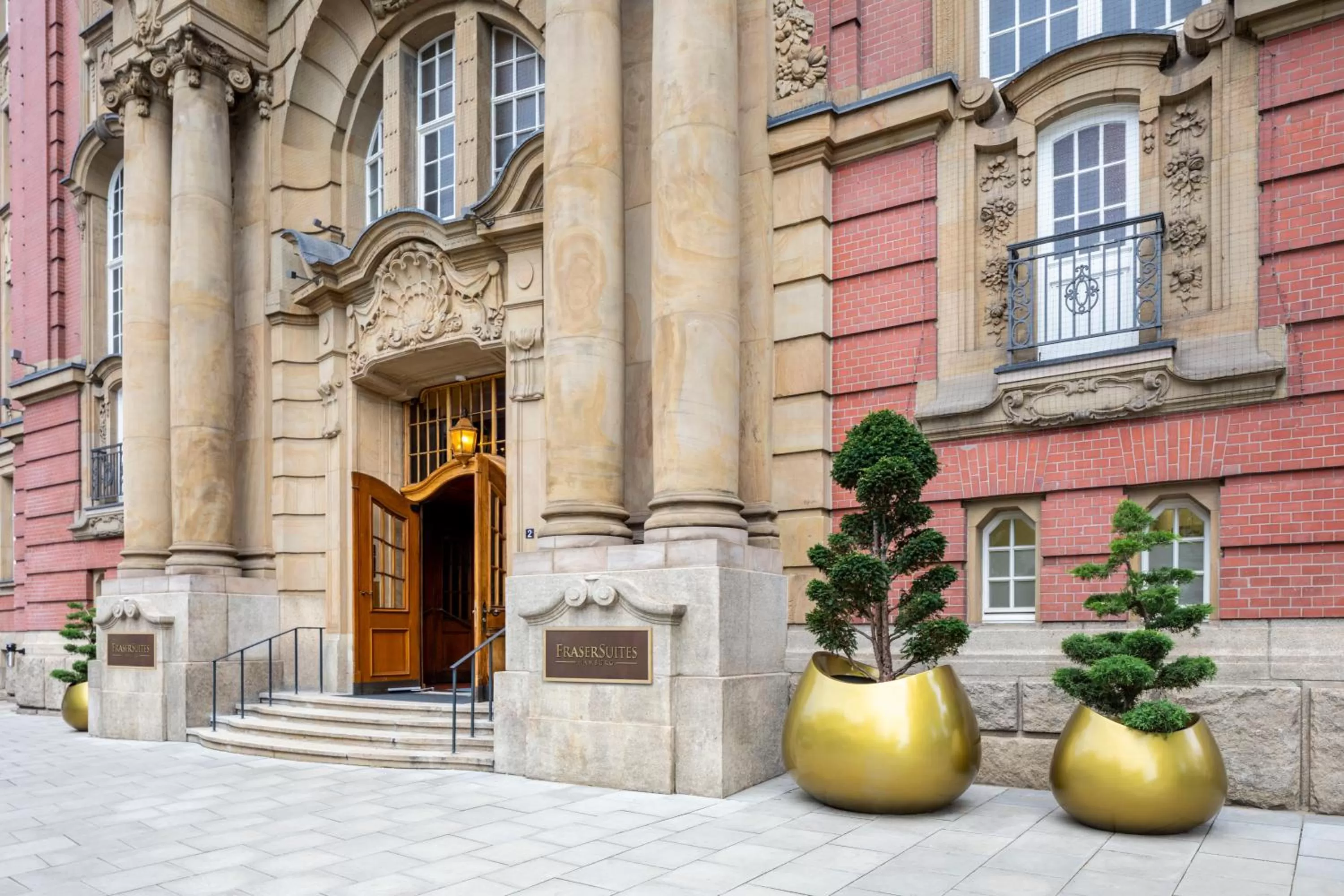 Facade/entrance in Fraser Suites Hamburg