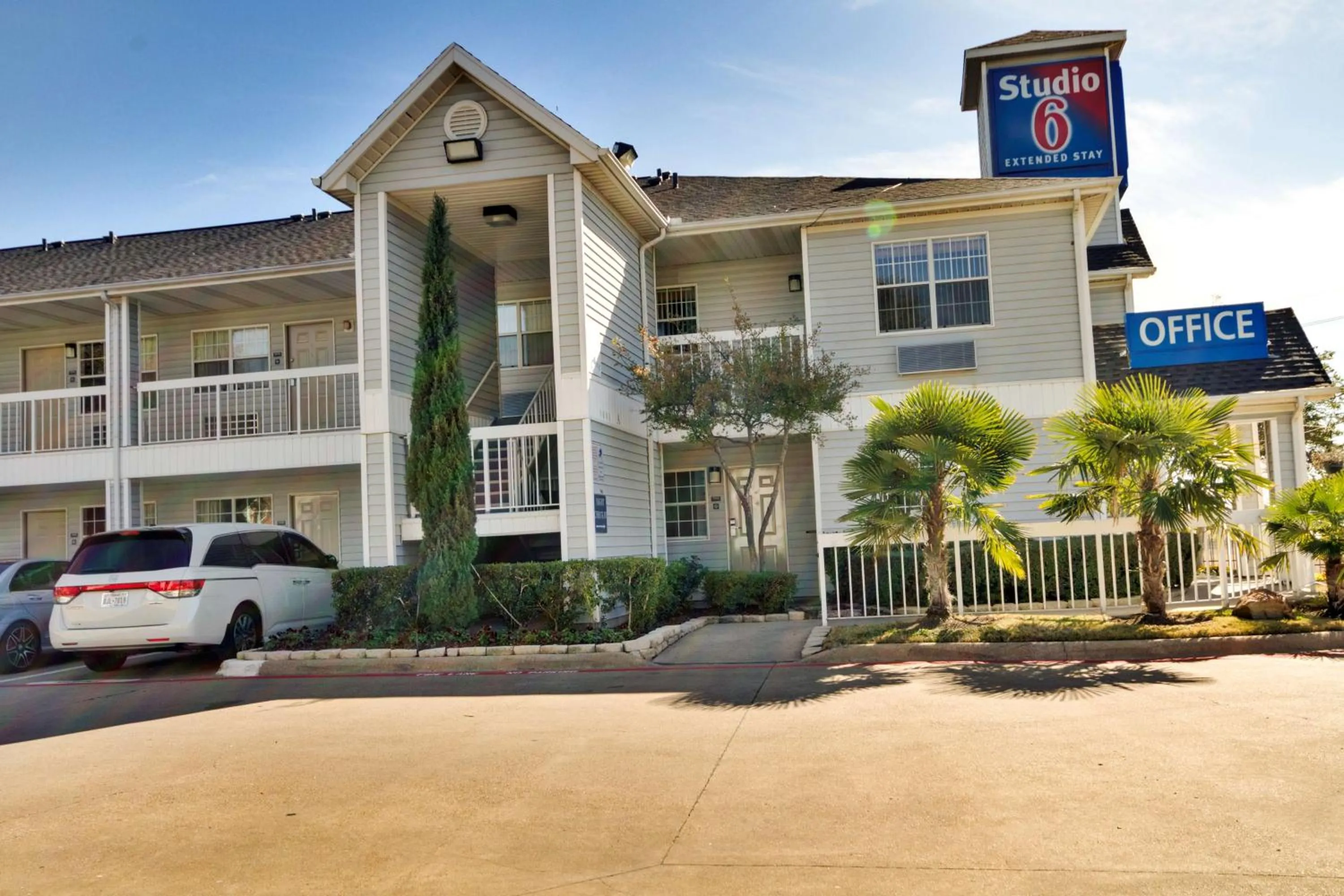 Property building in Studio 6-Dallas, TX - Garland - Northeast