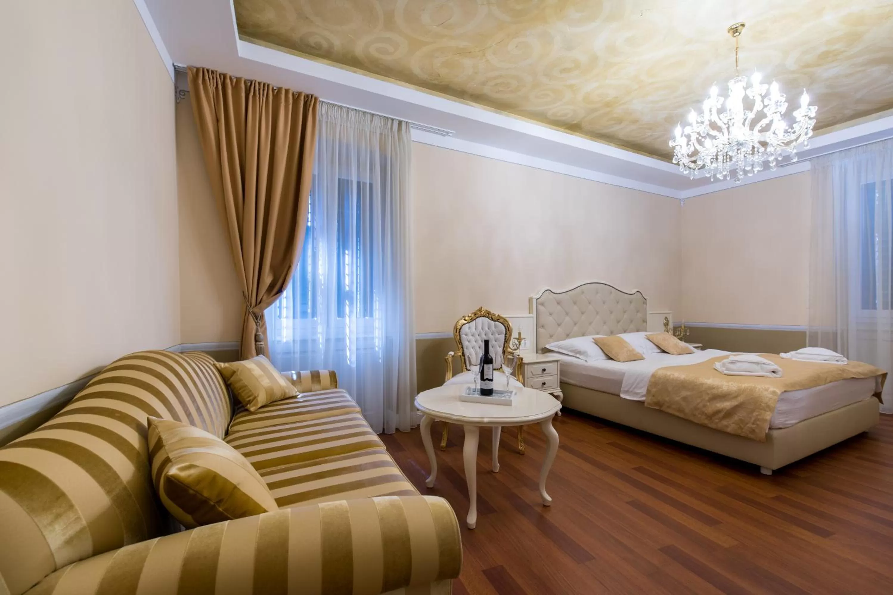 Bed in Central Square Heritage Hotel